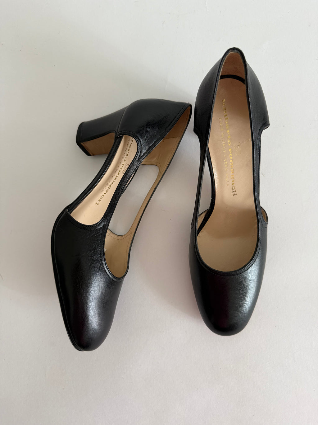 Black heels cut out leather