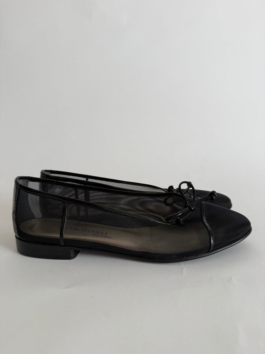 Black classic ballerinas transparent mesh