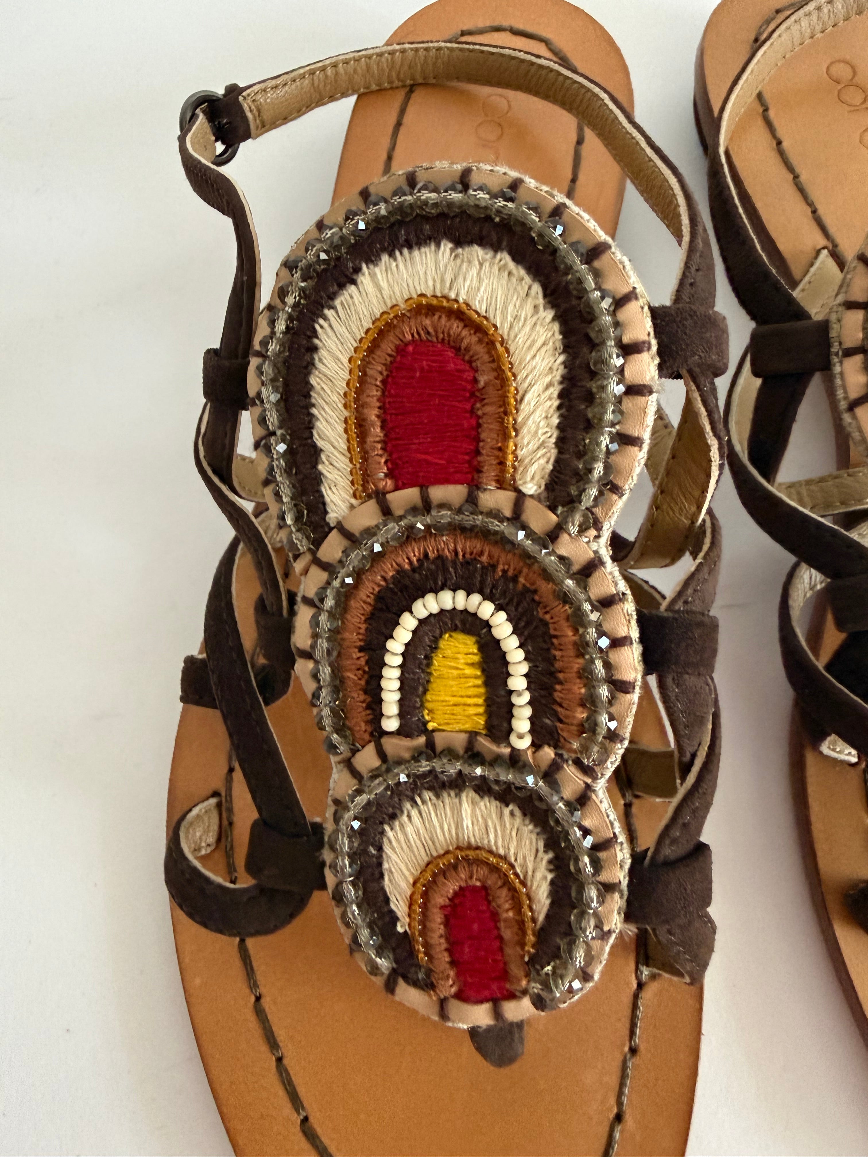 Sandals afro pattern