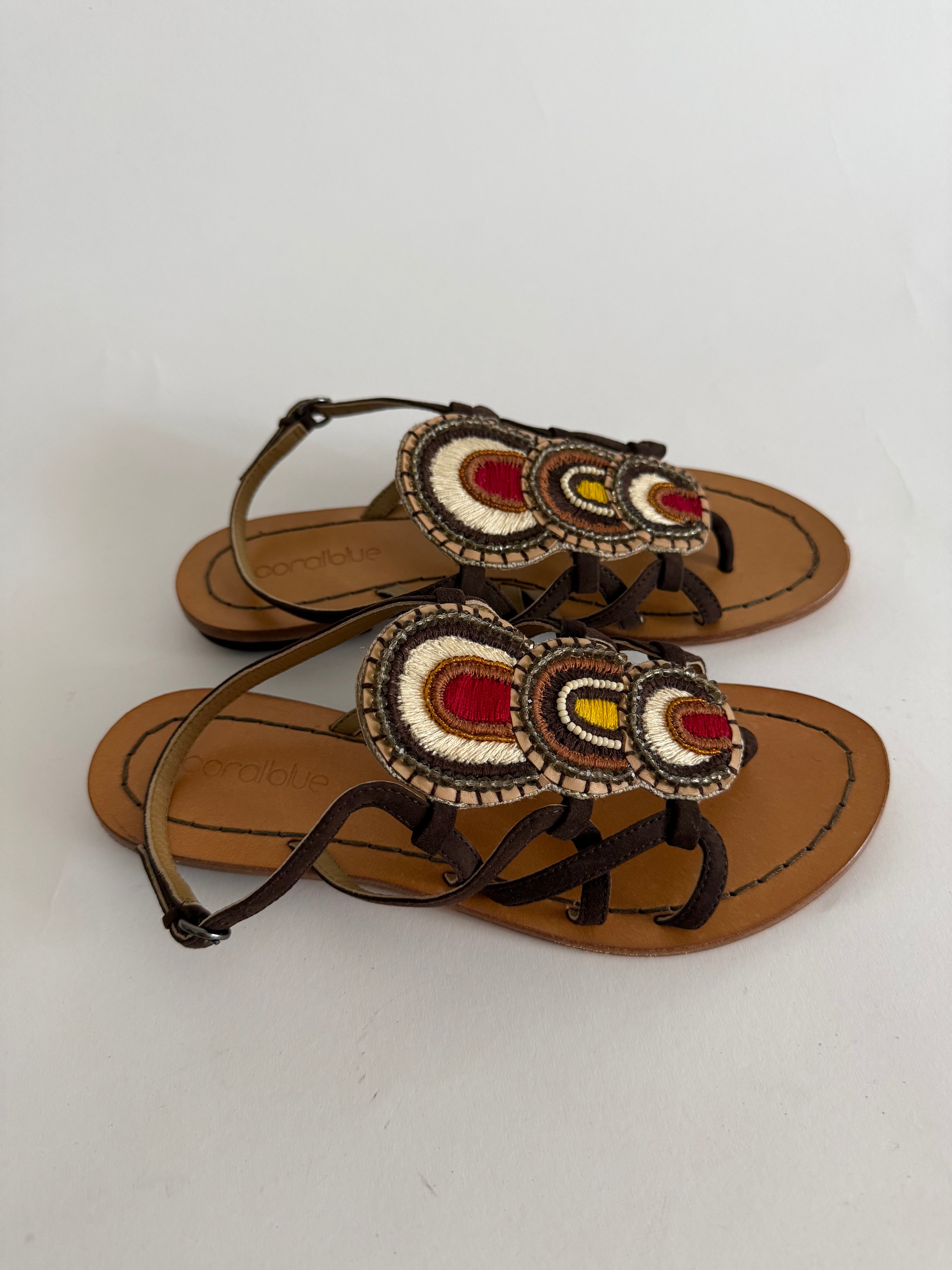 Sandals afro pattern