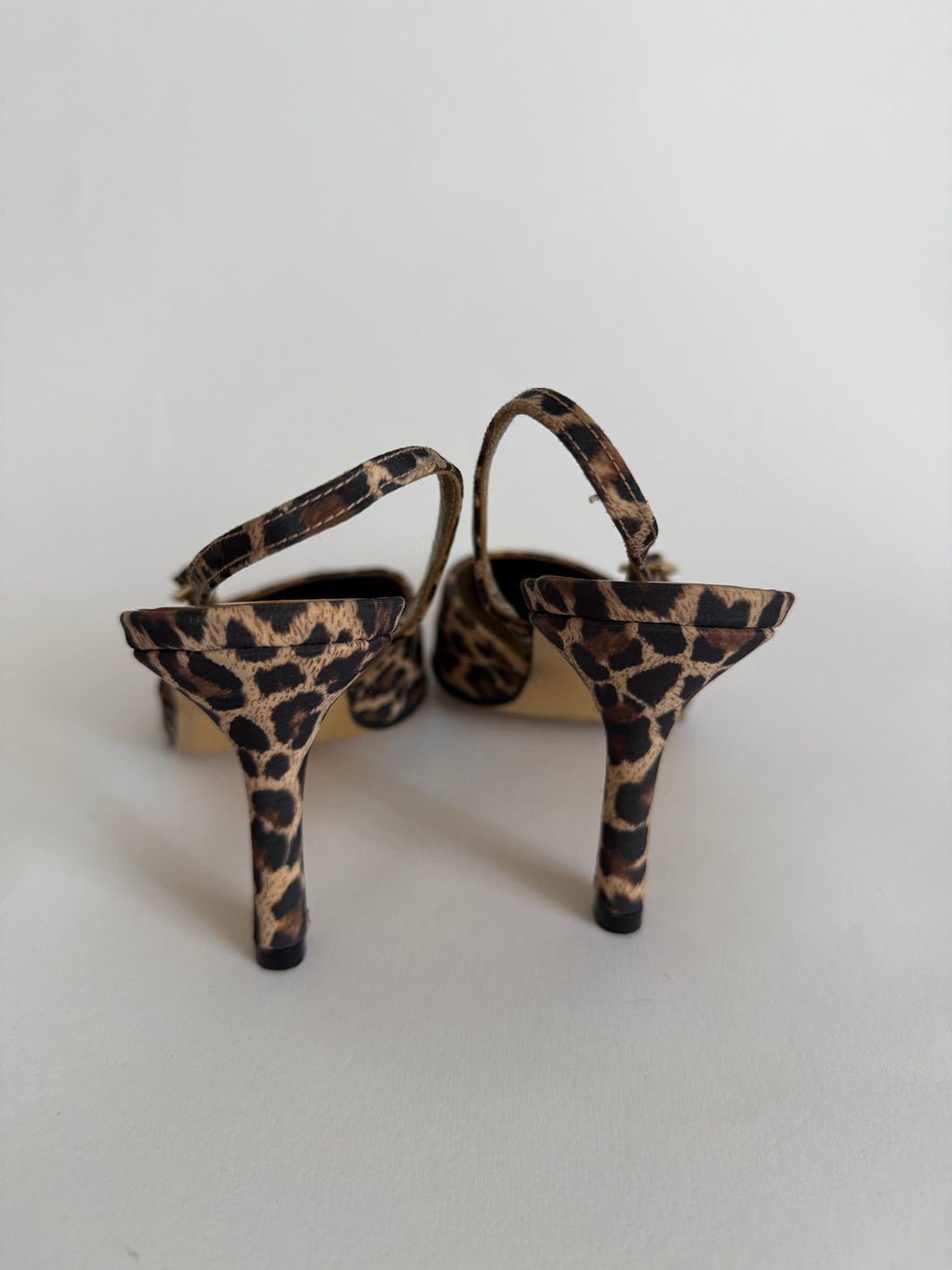 Beverly Feldman Leo print satin slingback