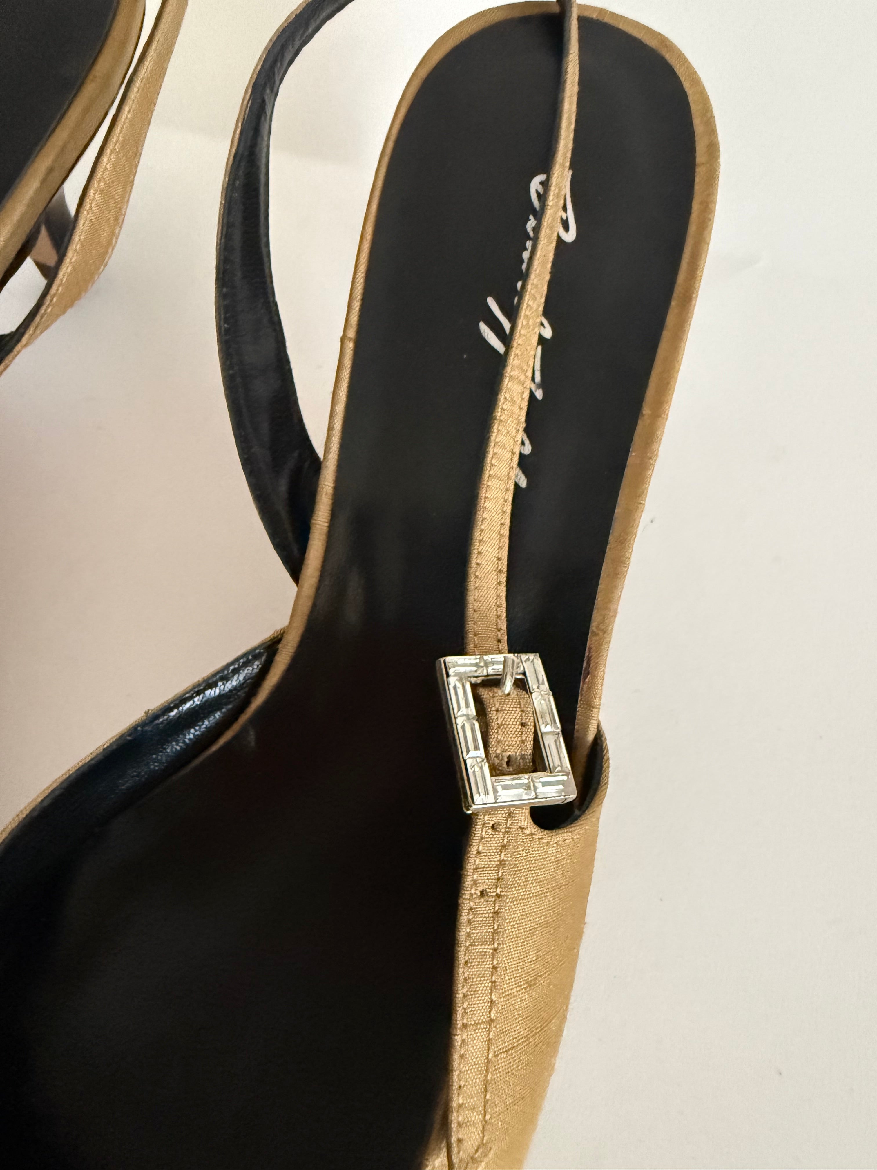 Silk 90s slingback black rose