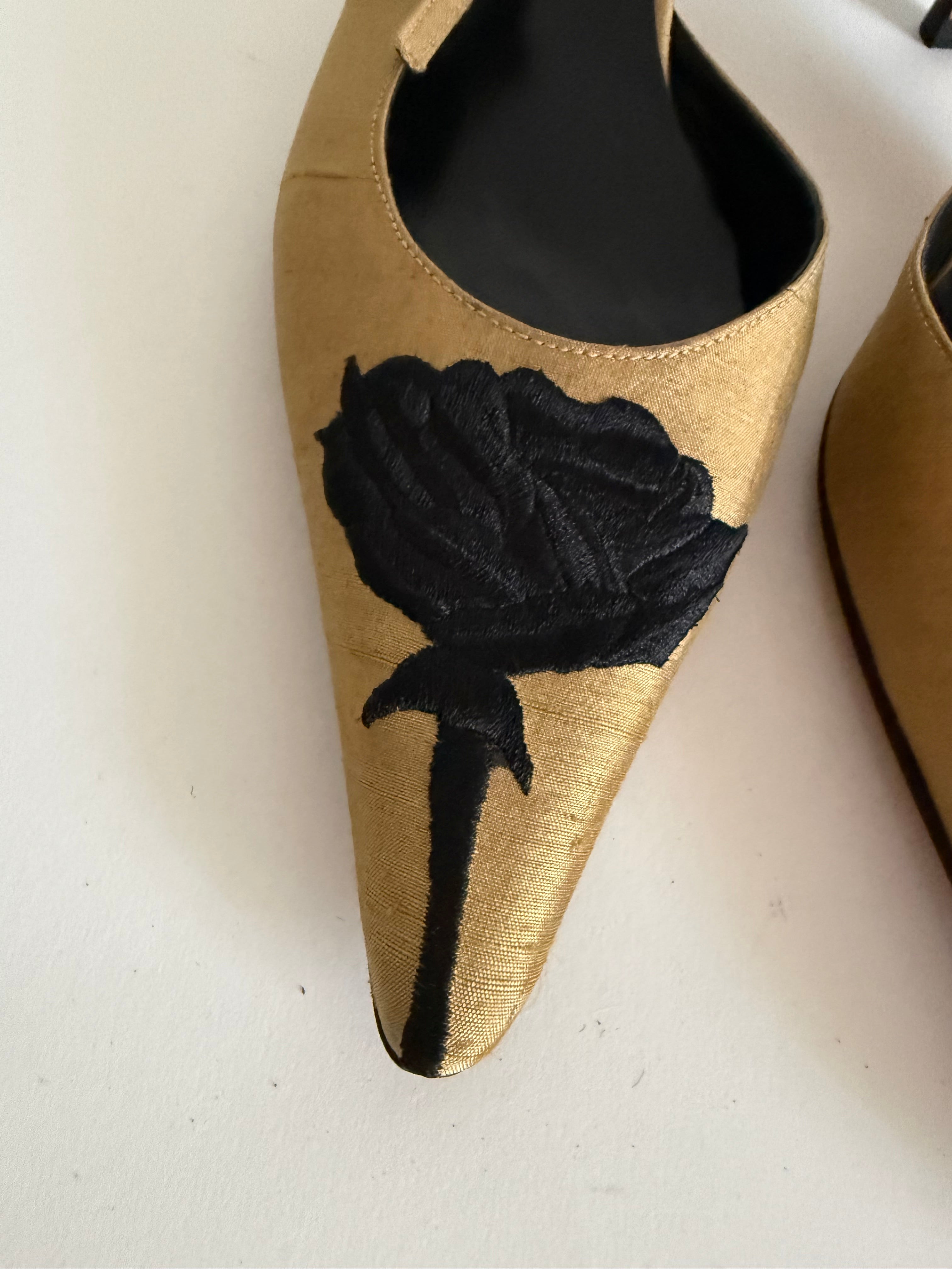 Silk 90s slingback black rose