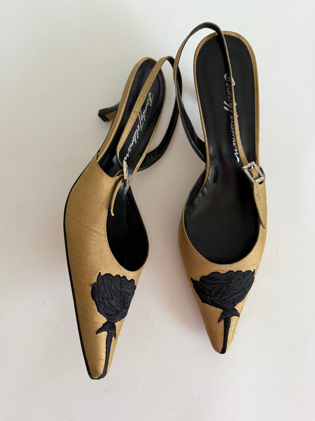 Silk 90s slingback black rose