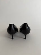 Black 90s leather pumps