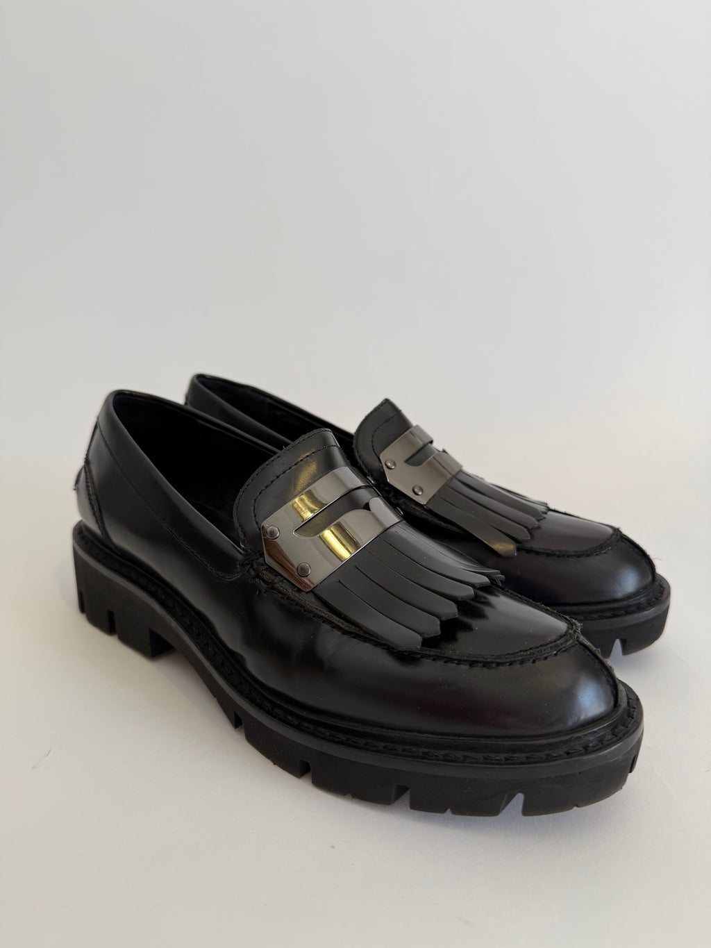 Black fringe moccasin