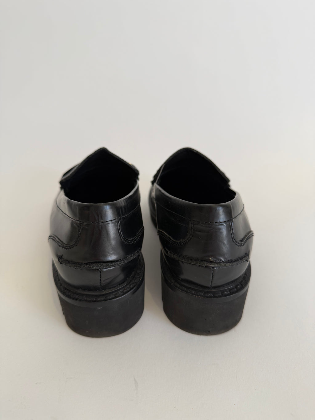 Black fringe moccasin
