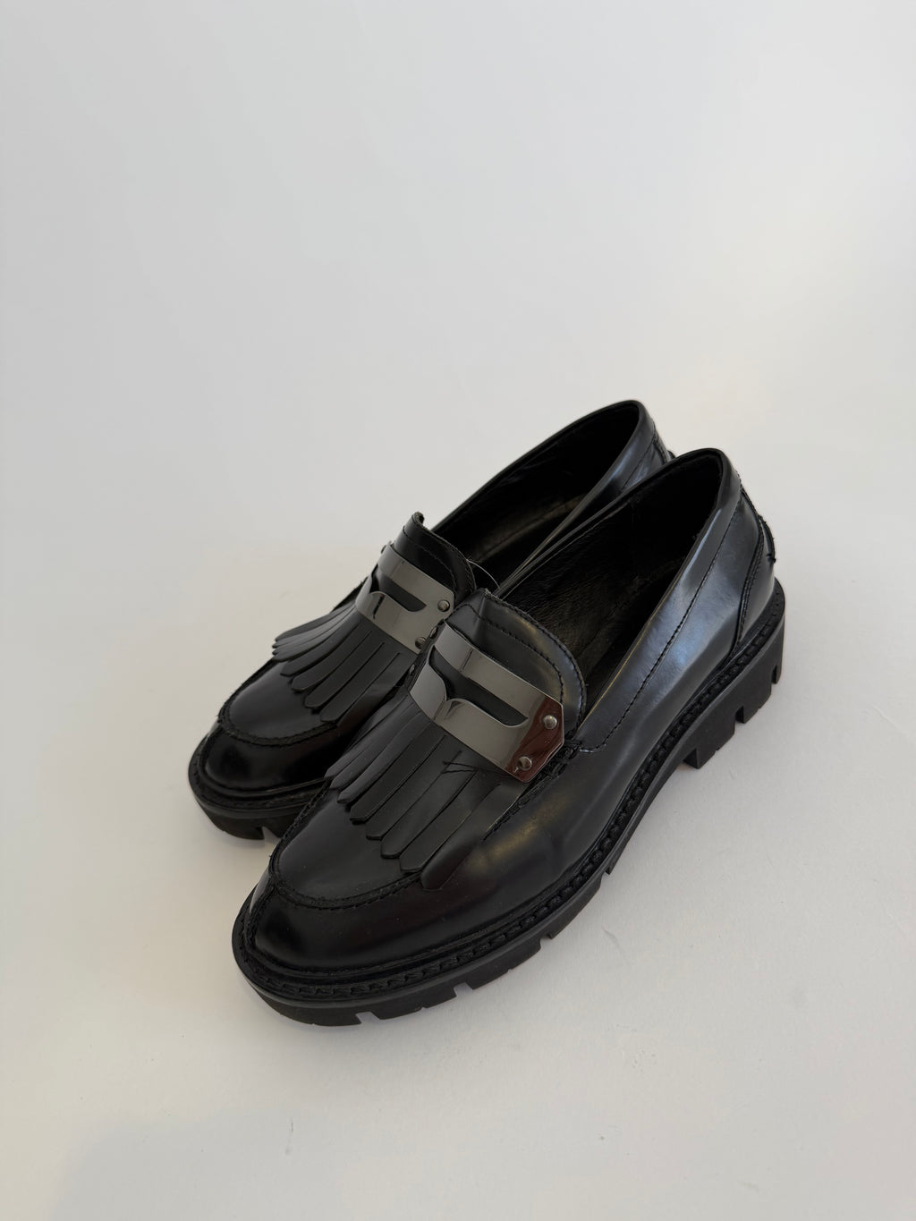Black fringe moccasin