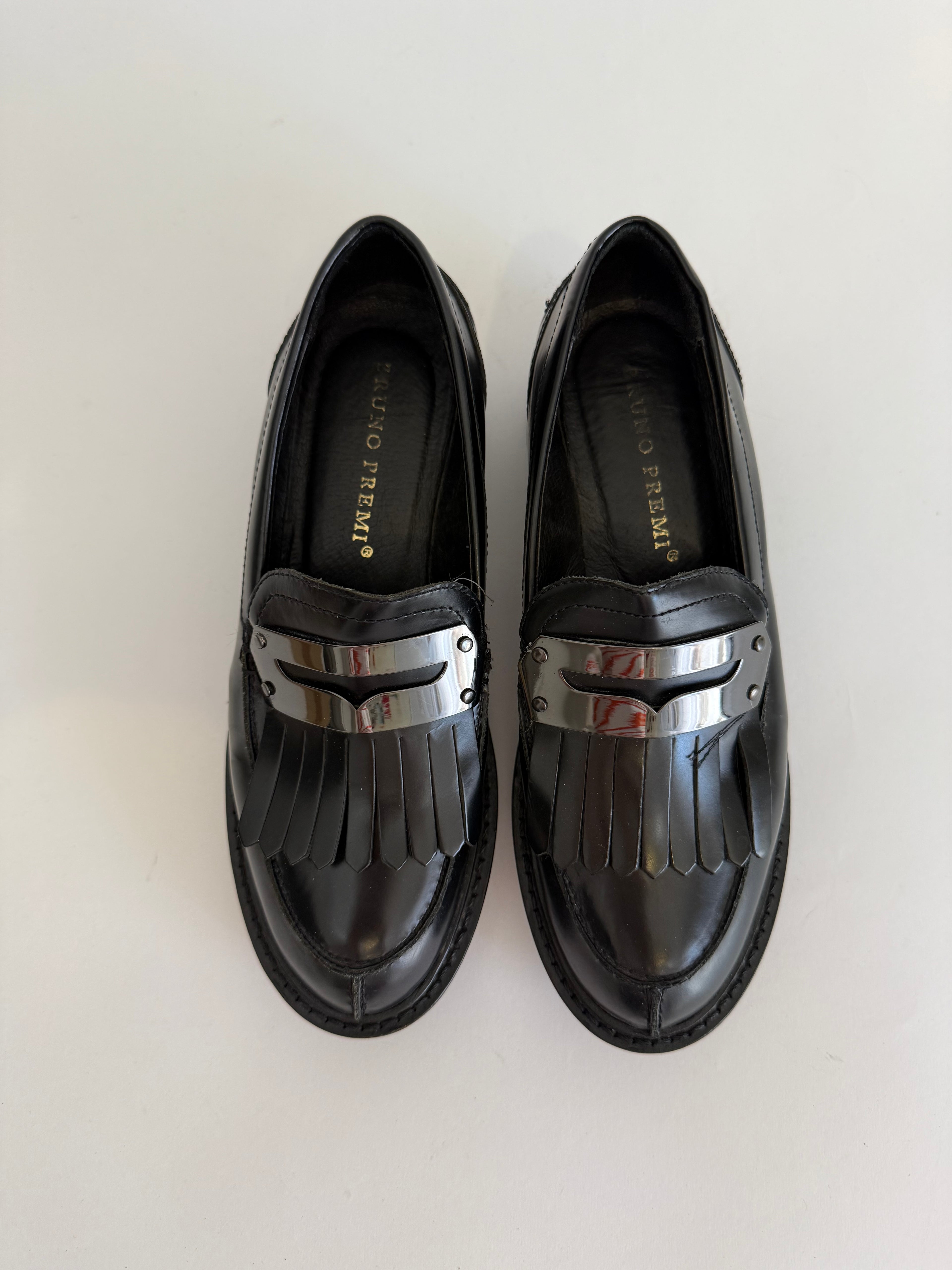 Black fringe moccasin