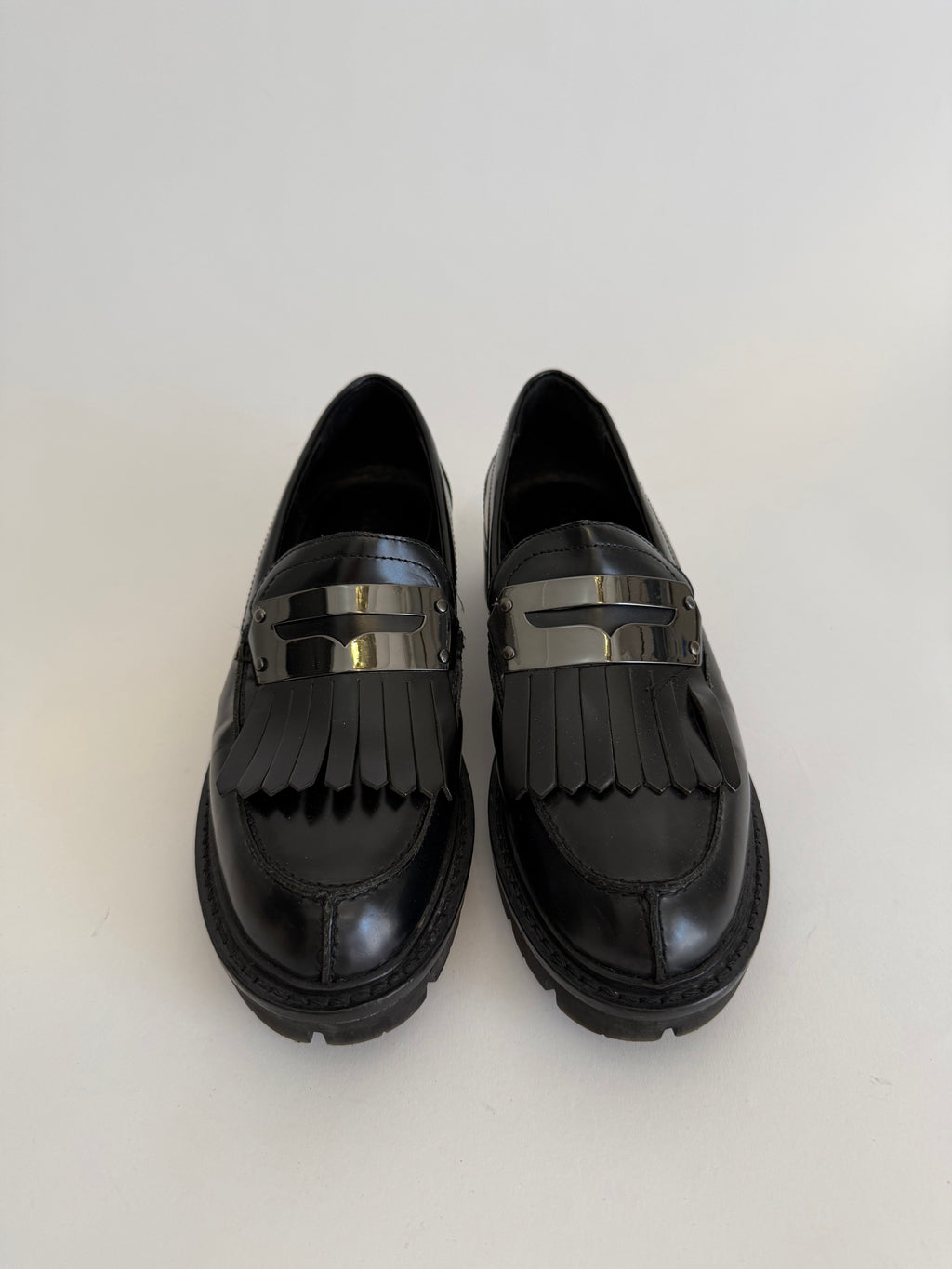 Black fringe moccasin