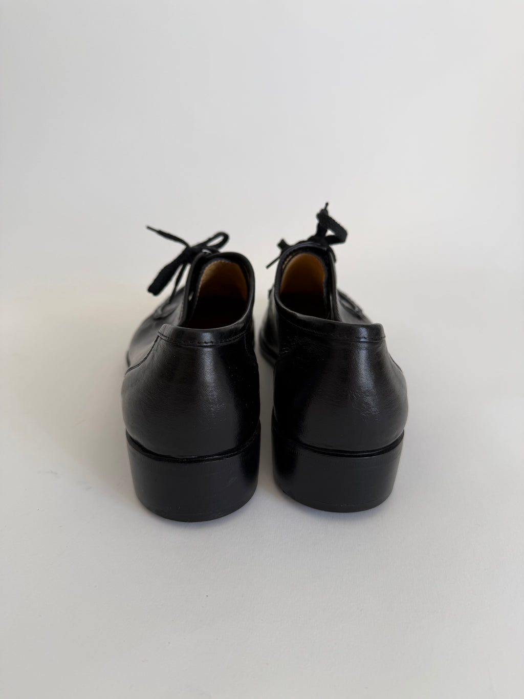 Classic men black shoes