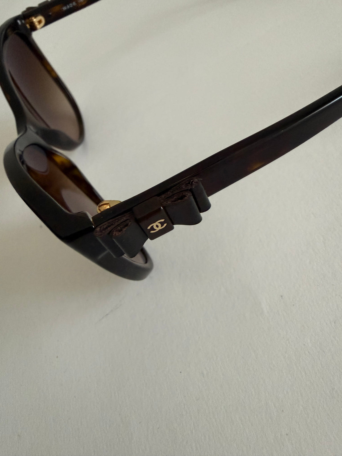 Chanel 5281-Q cat eye bow sunglasses