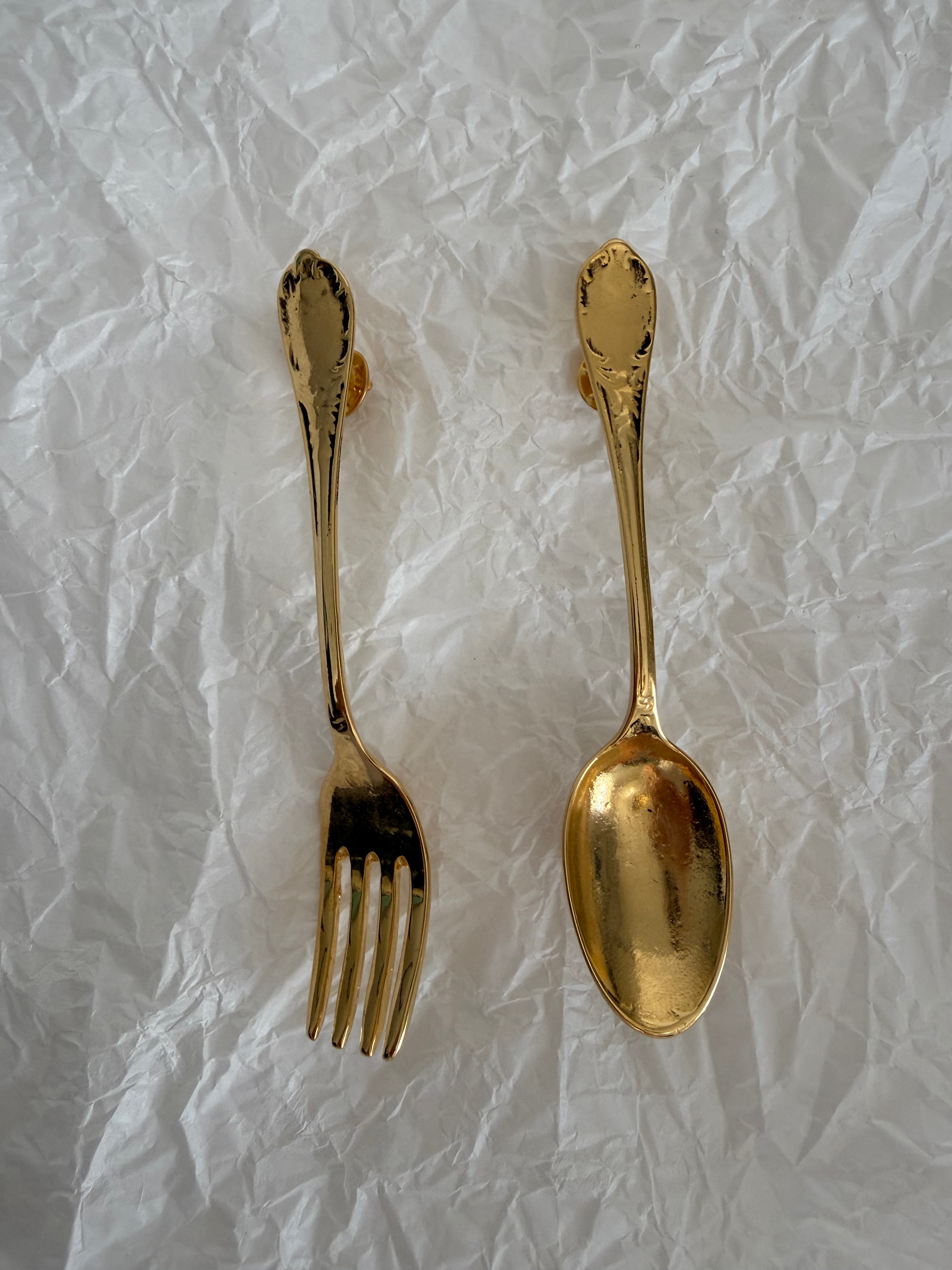 Rare Moschino gold brooch fork & spoon 1989 vintage