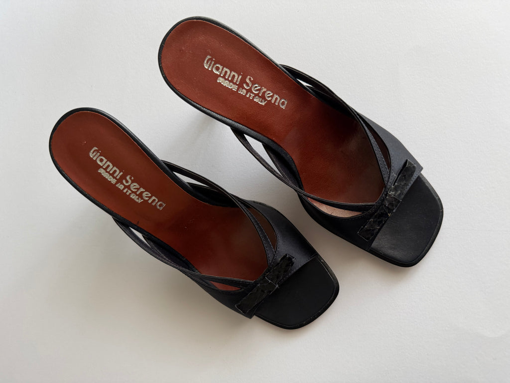 Vintage bow sandals blue