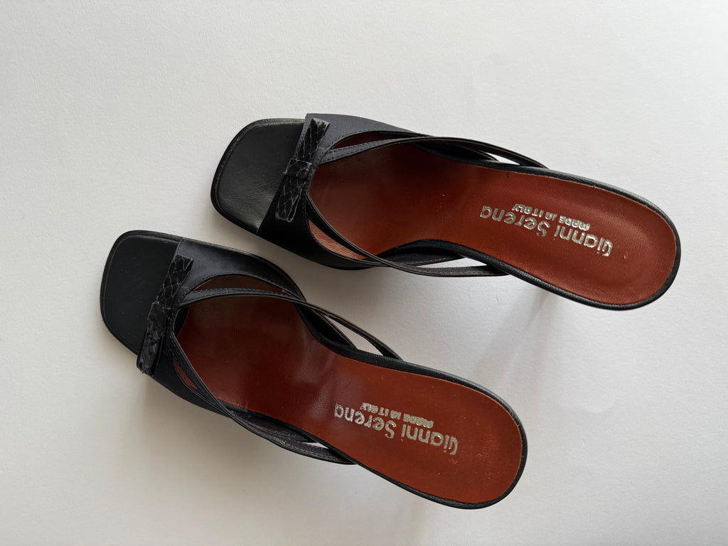 Vintage bow sandals blue