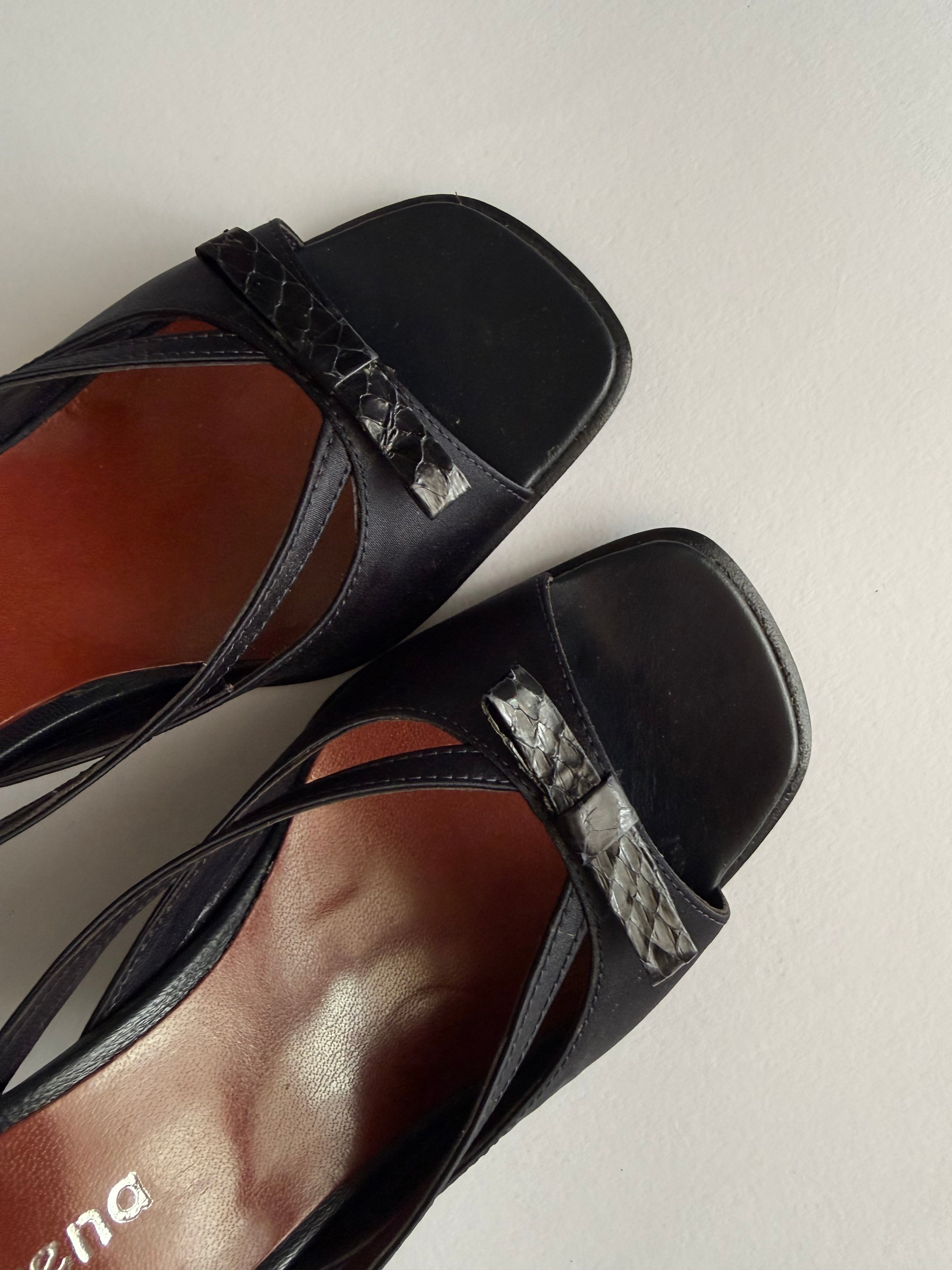 Vintage bow sandals blue