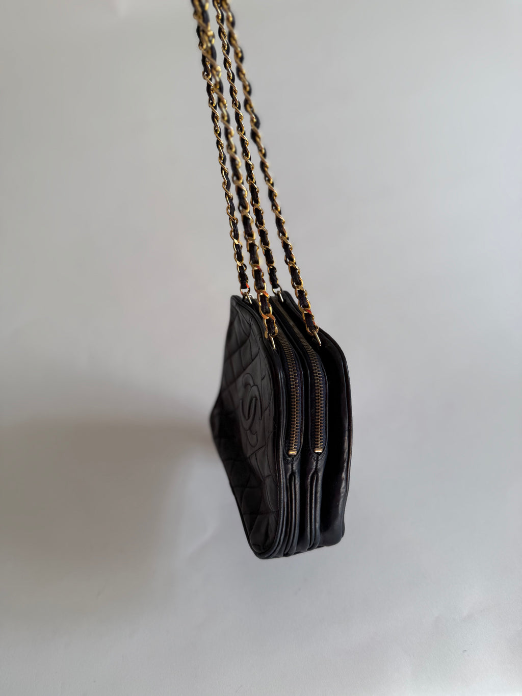 Chanel 70/80s dark blue chain bag