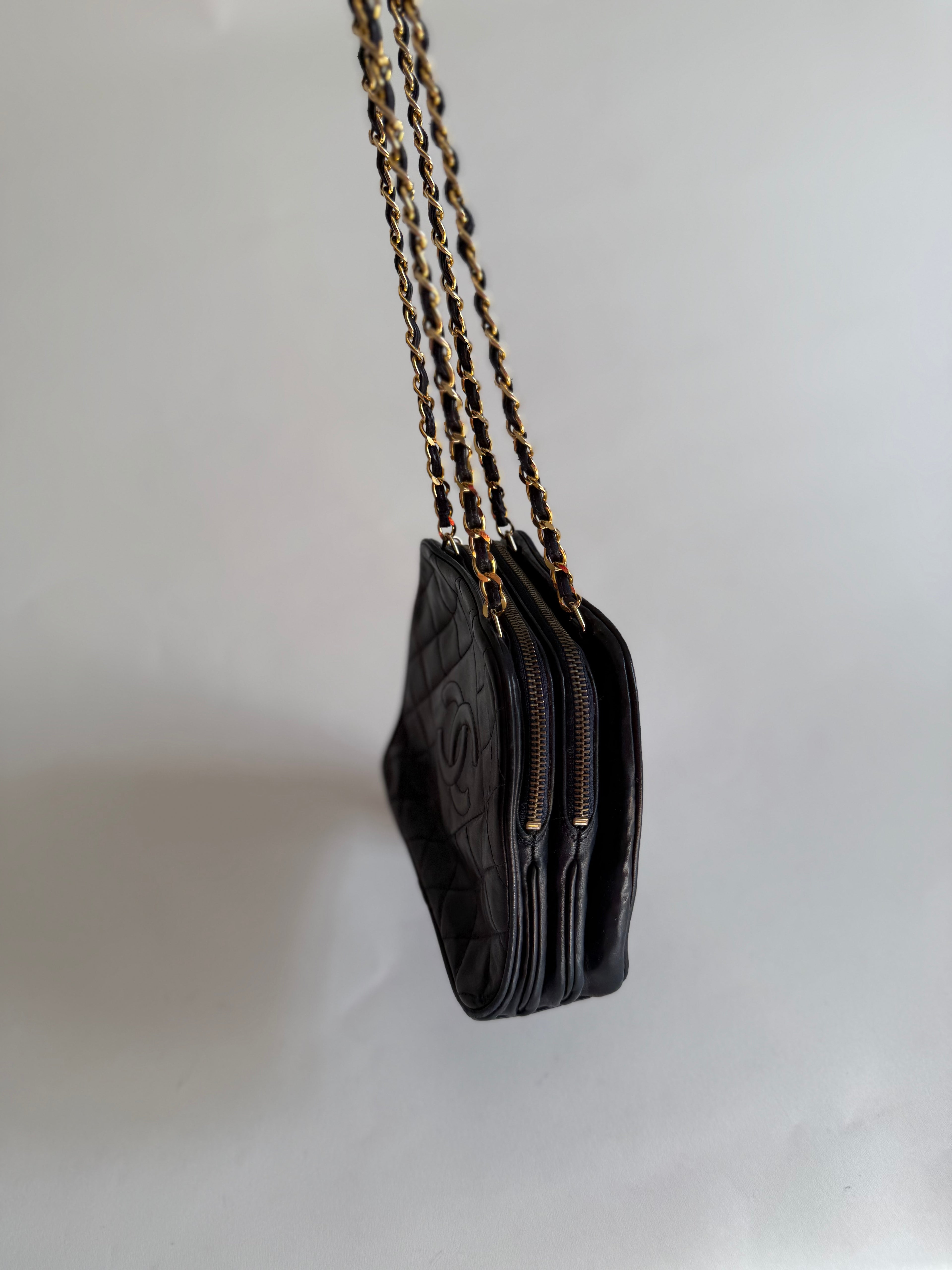 Chanel 70/80s dark blue chain bag