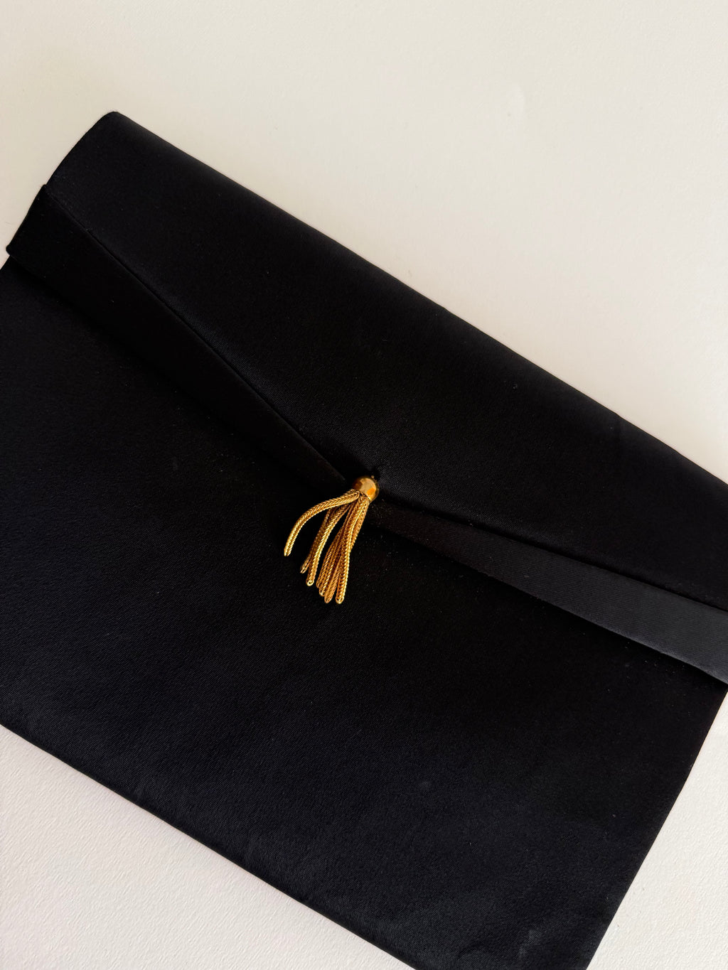 Vintage black clutch