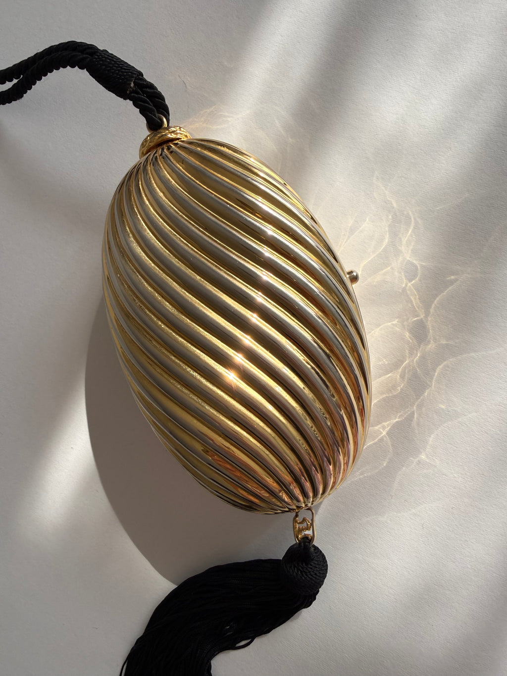 Egg gold clutch 70s