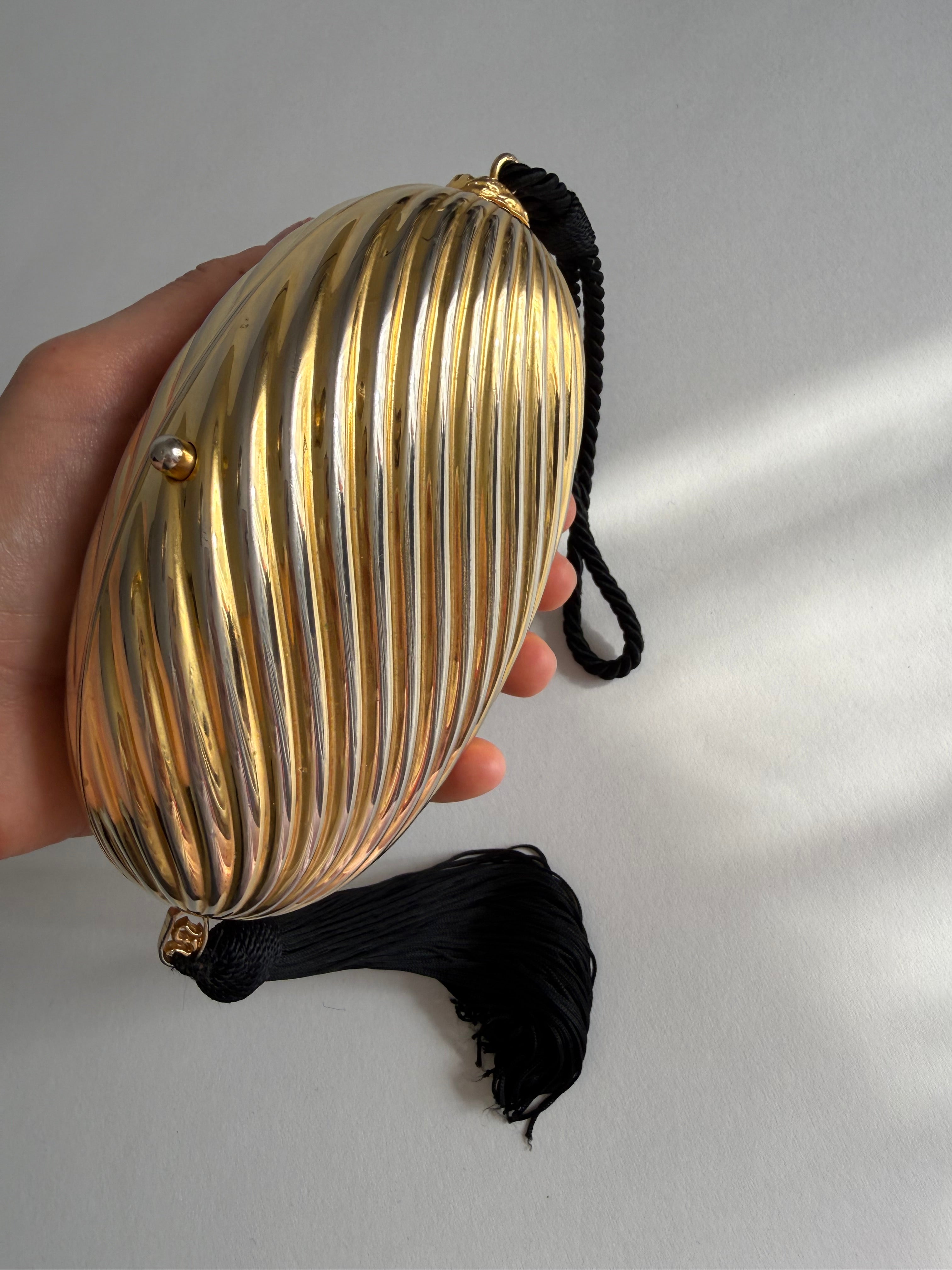 Egg gold clutch 70s