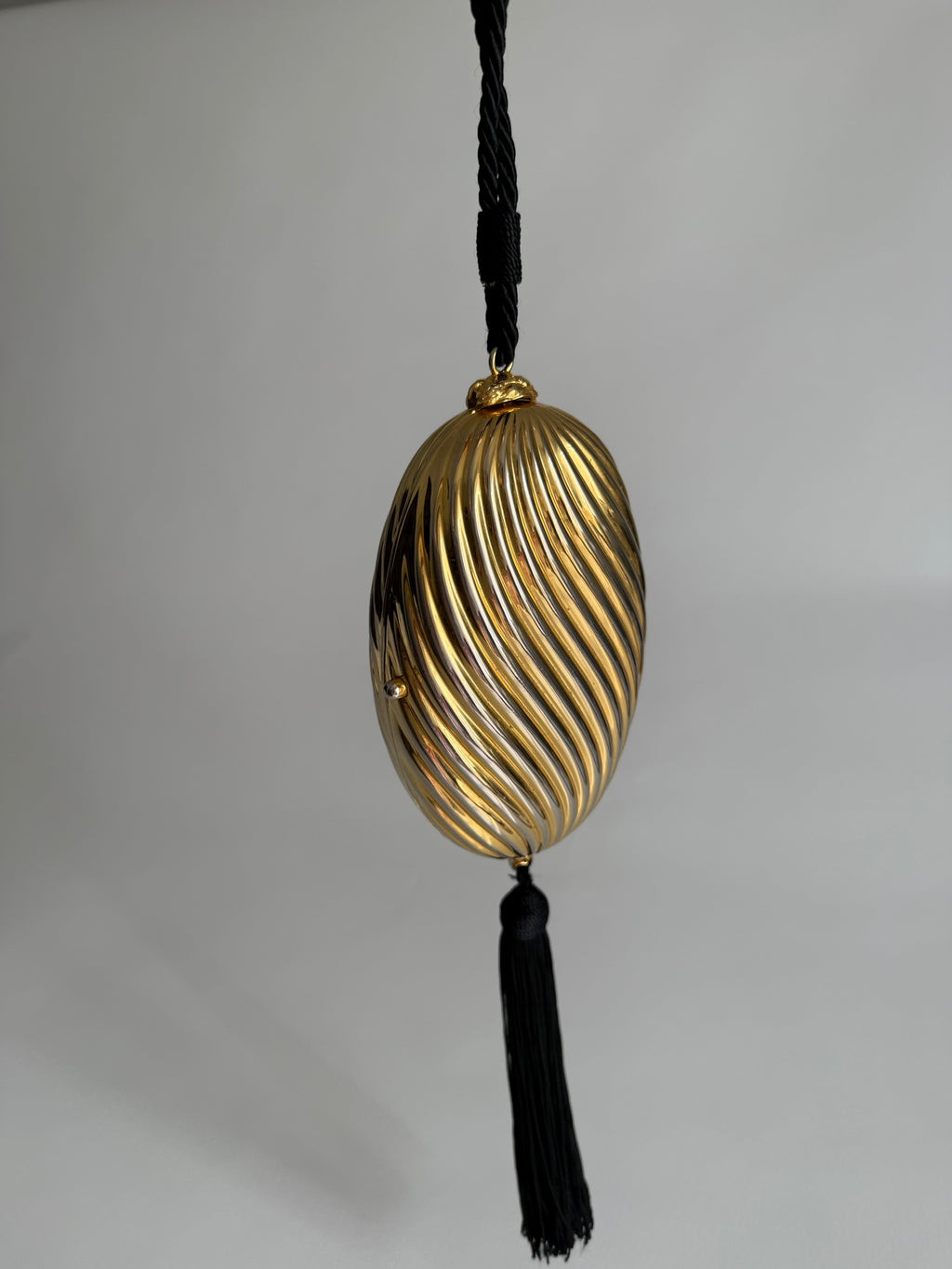 Egg gold clutch 70s