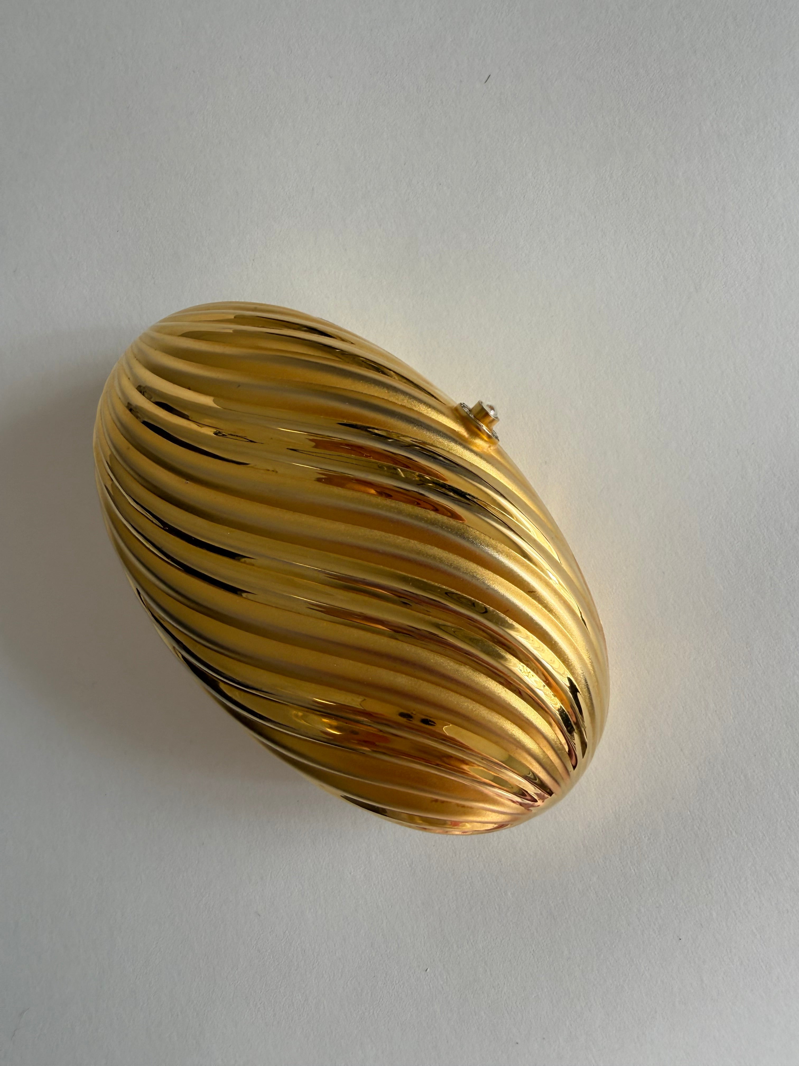 Gold clutch egg 80s