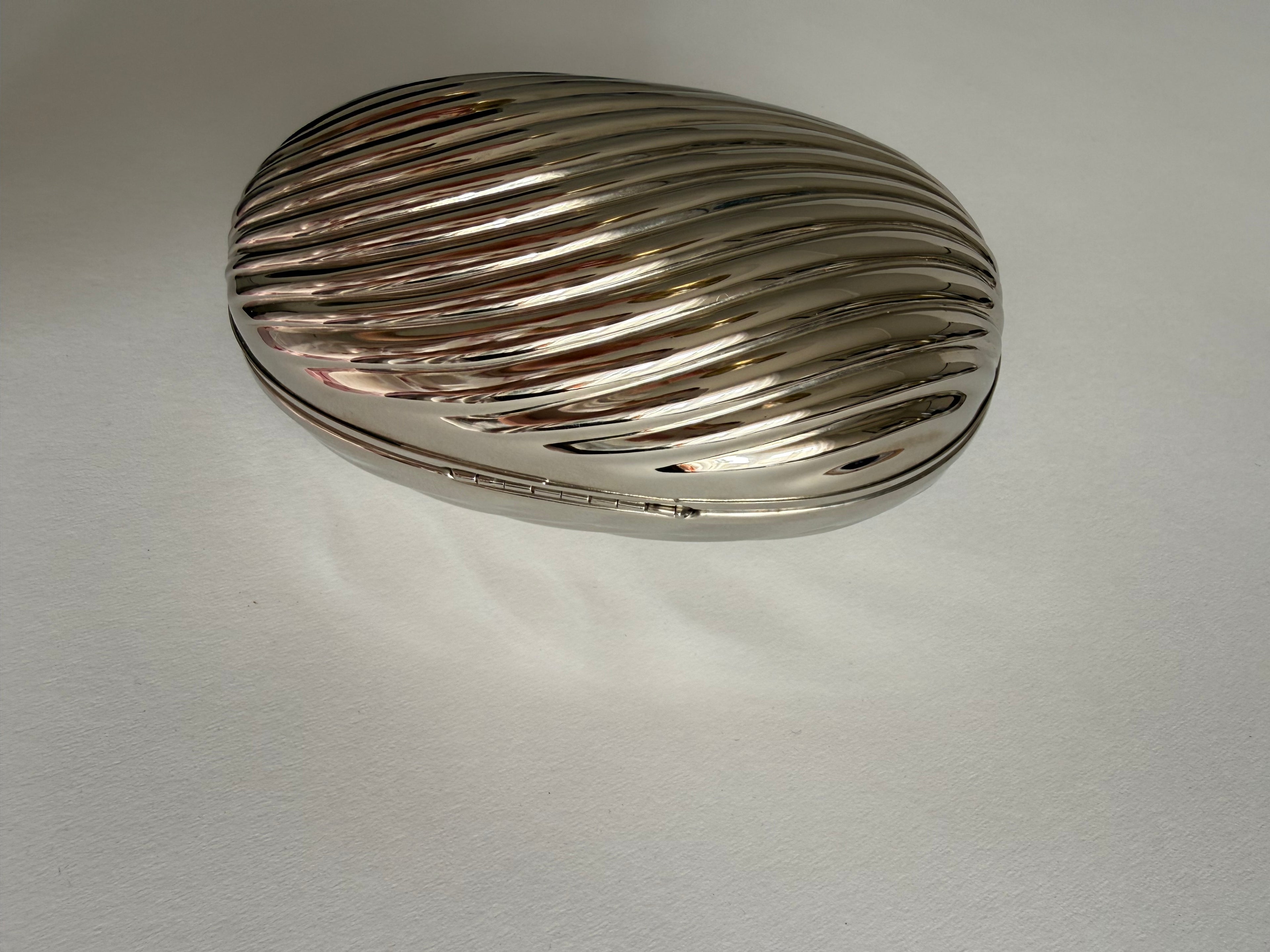 Silver clutch egg 80s
