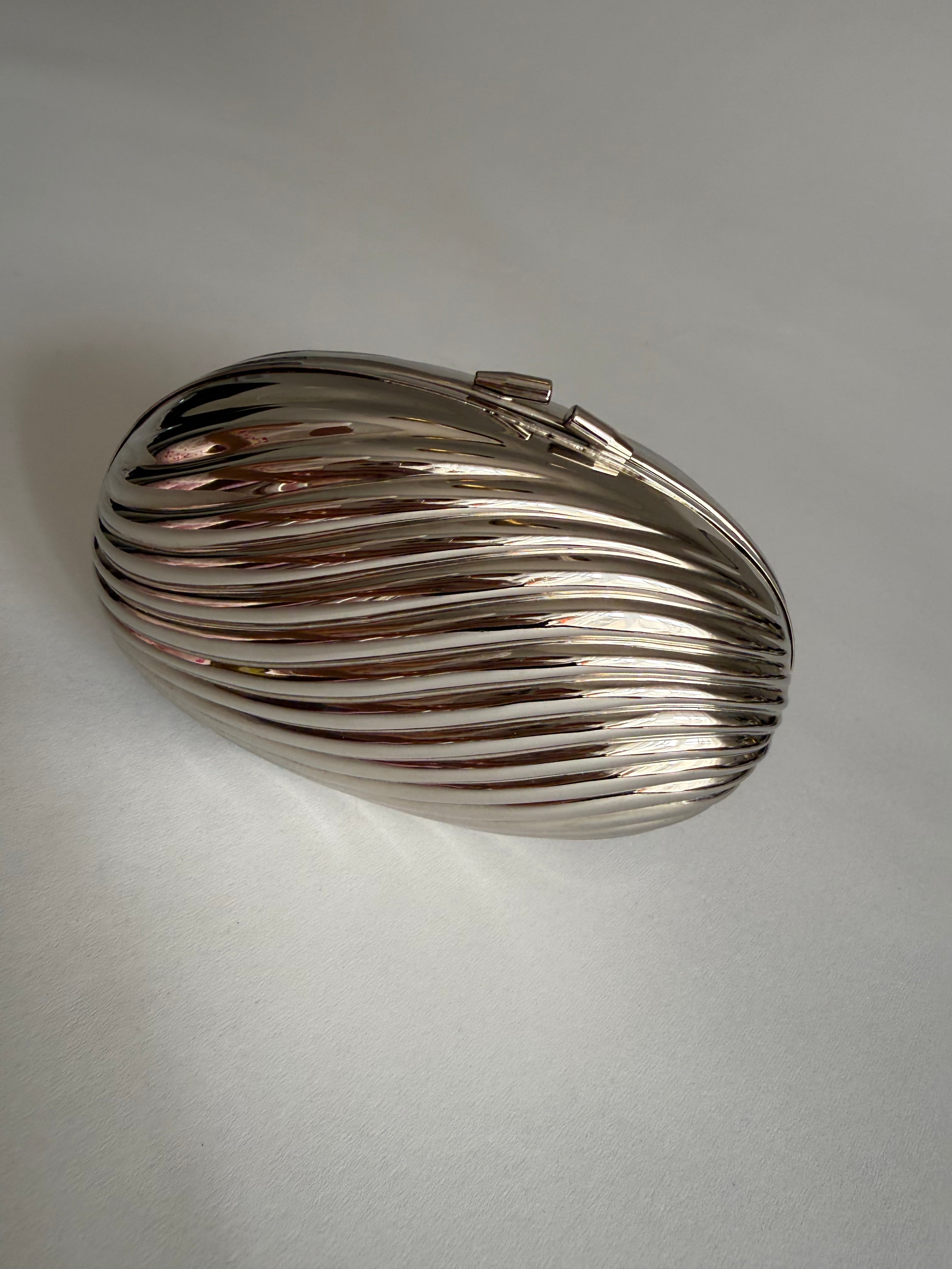 Silver clutch egg 80s