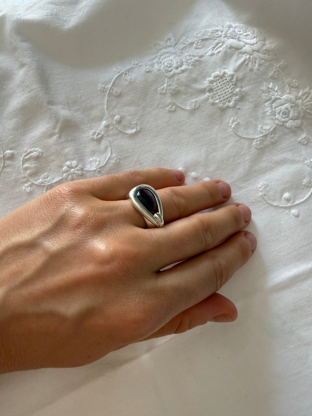 Vintage 925 silver ring with purple stone