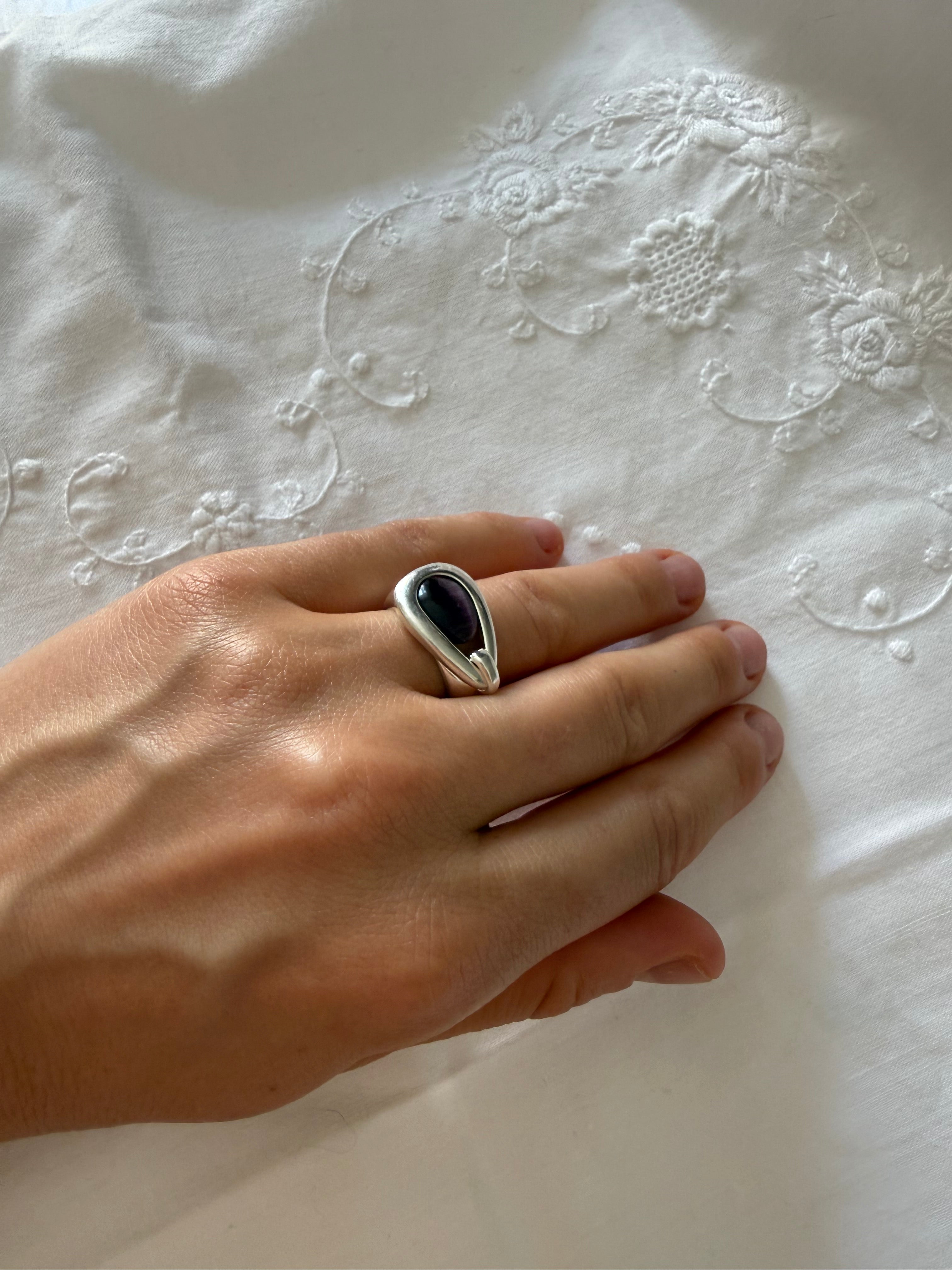 Vintage 925 silver ring with purple stone
