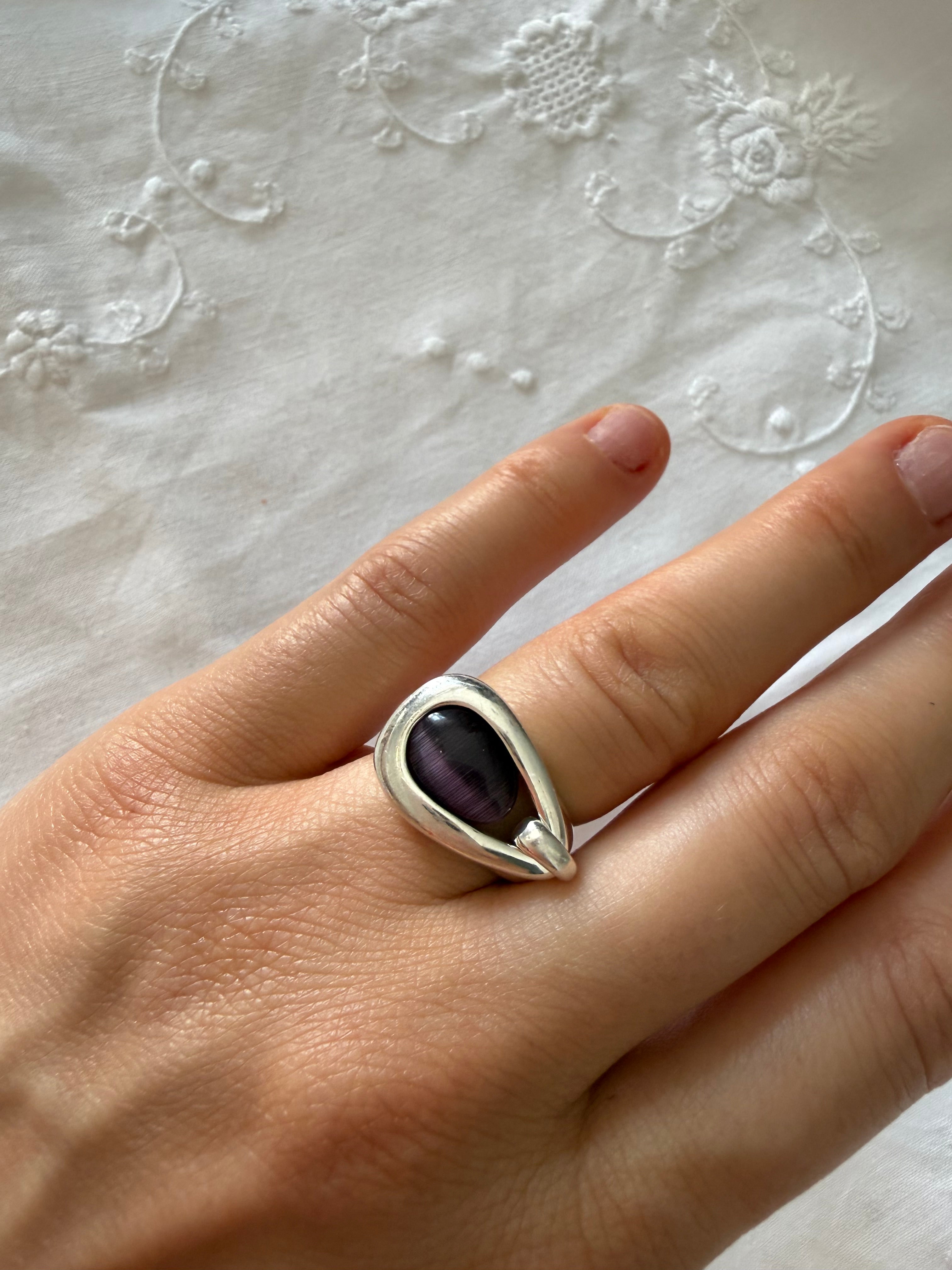 Vintage 925 silver ring with purple stone
