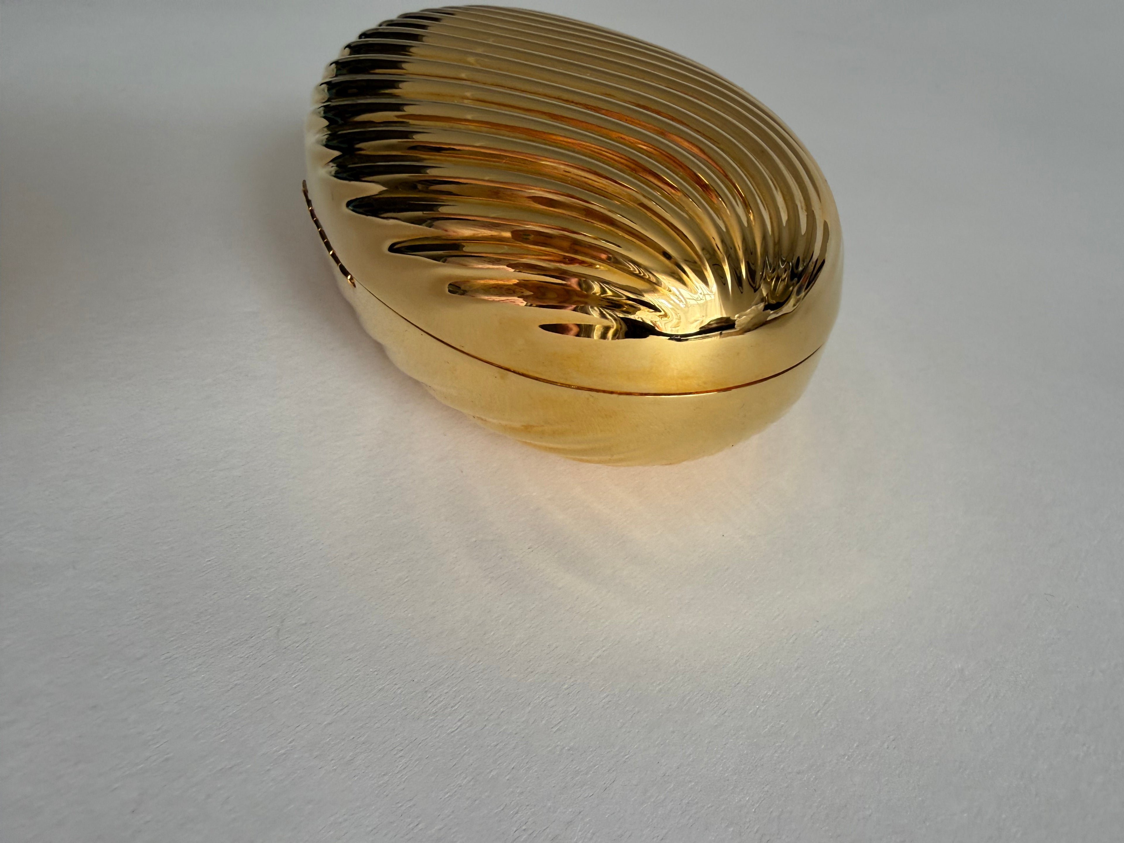 Gold clutch egg 70s