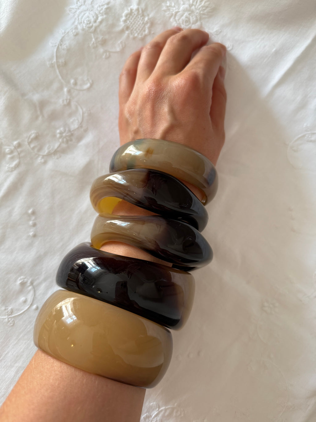 Vintage brown black gradient plastic bracelets