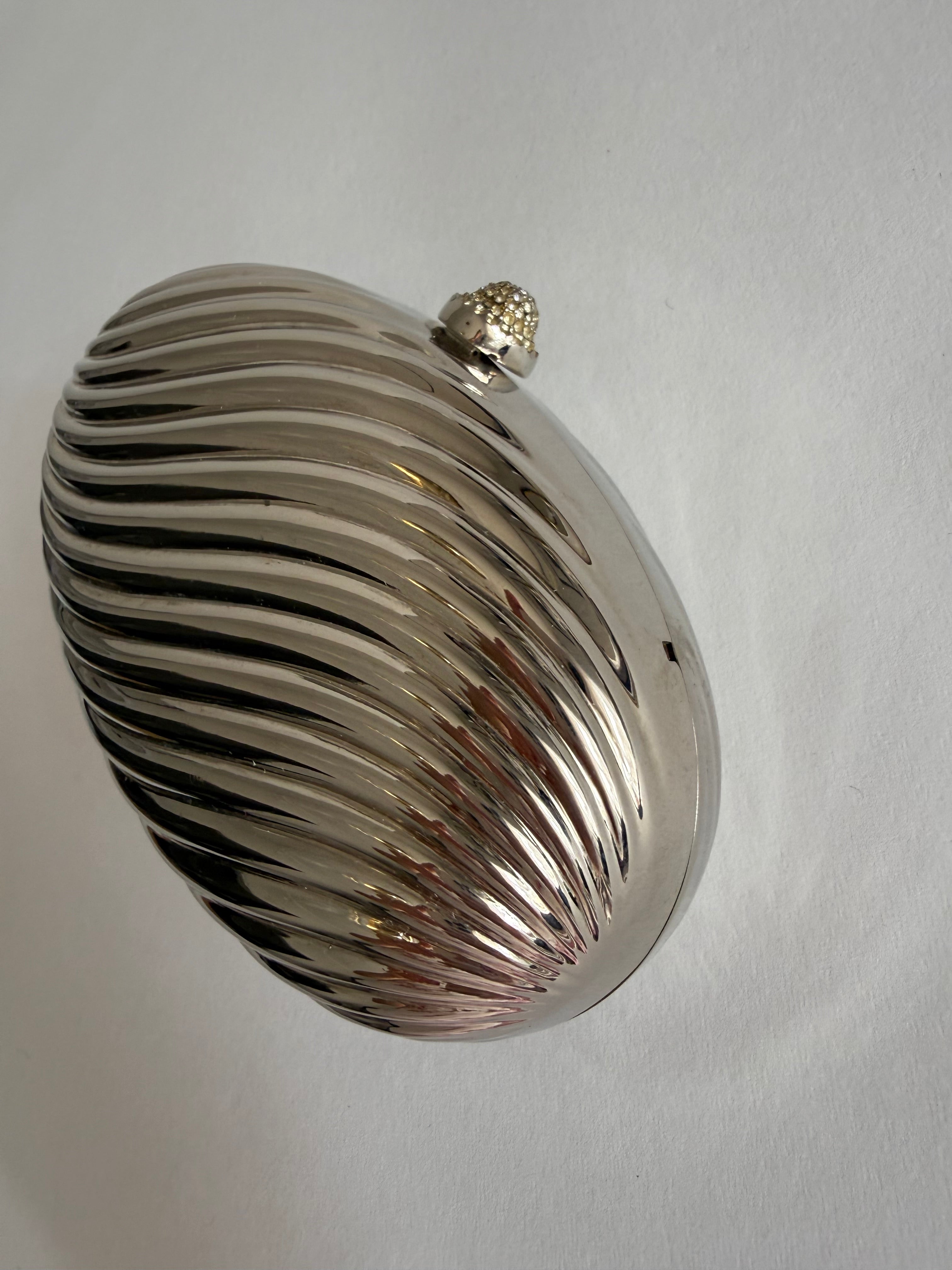 Rare silver egg clutch 70s