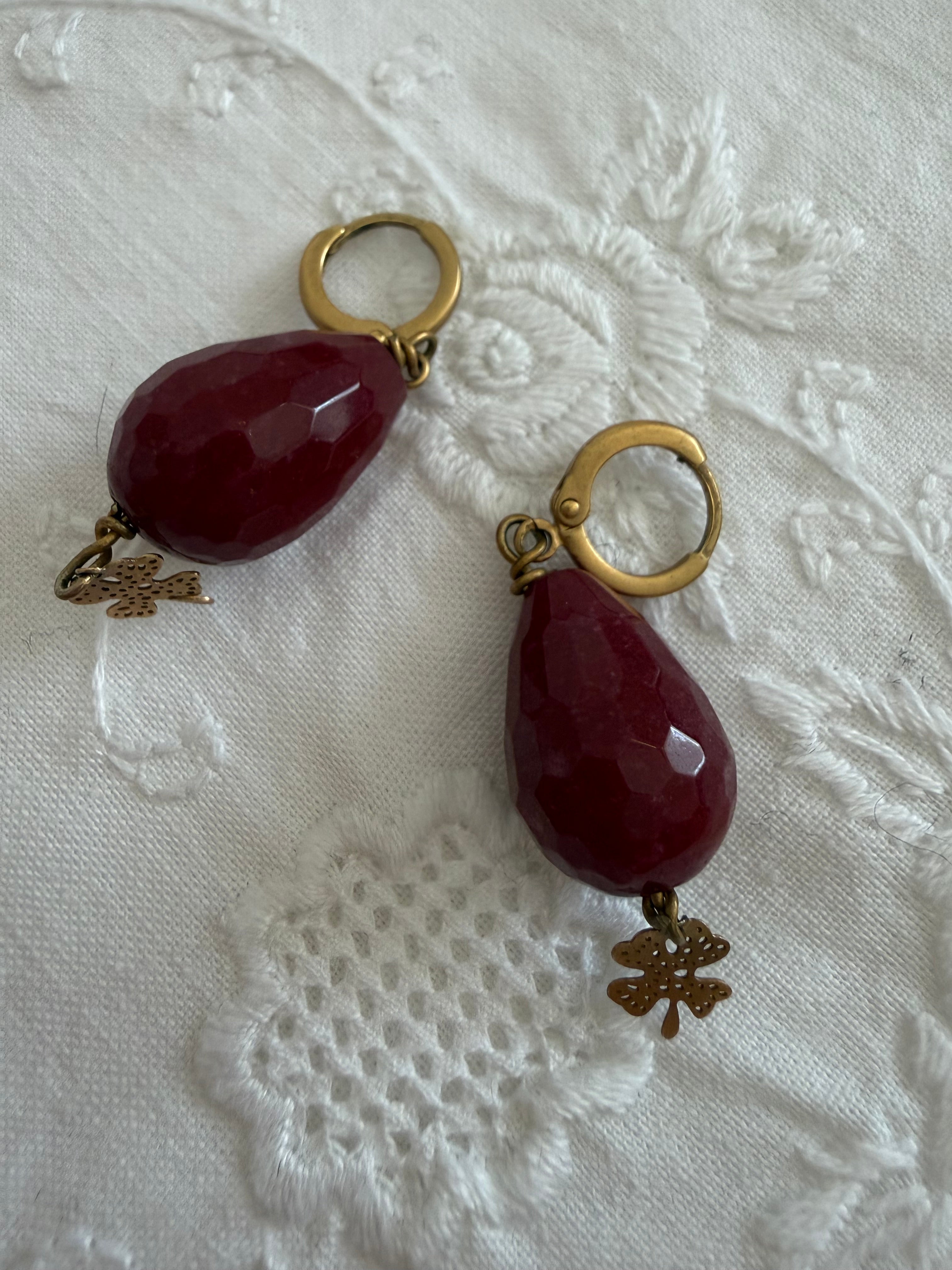 Red earrings pendant with golden four-leaf clover