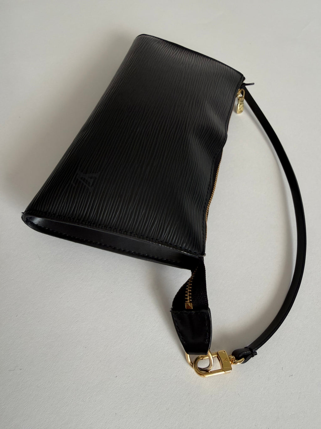 Louis Vuitton Epi pochette black