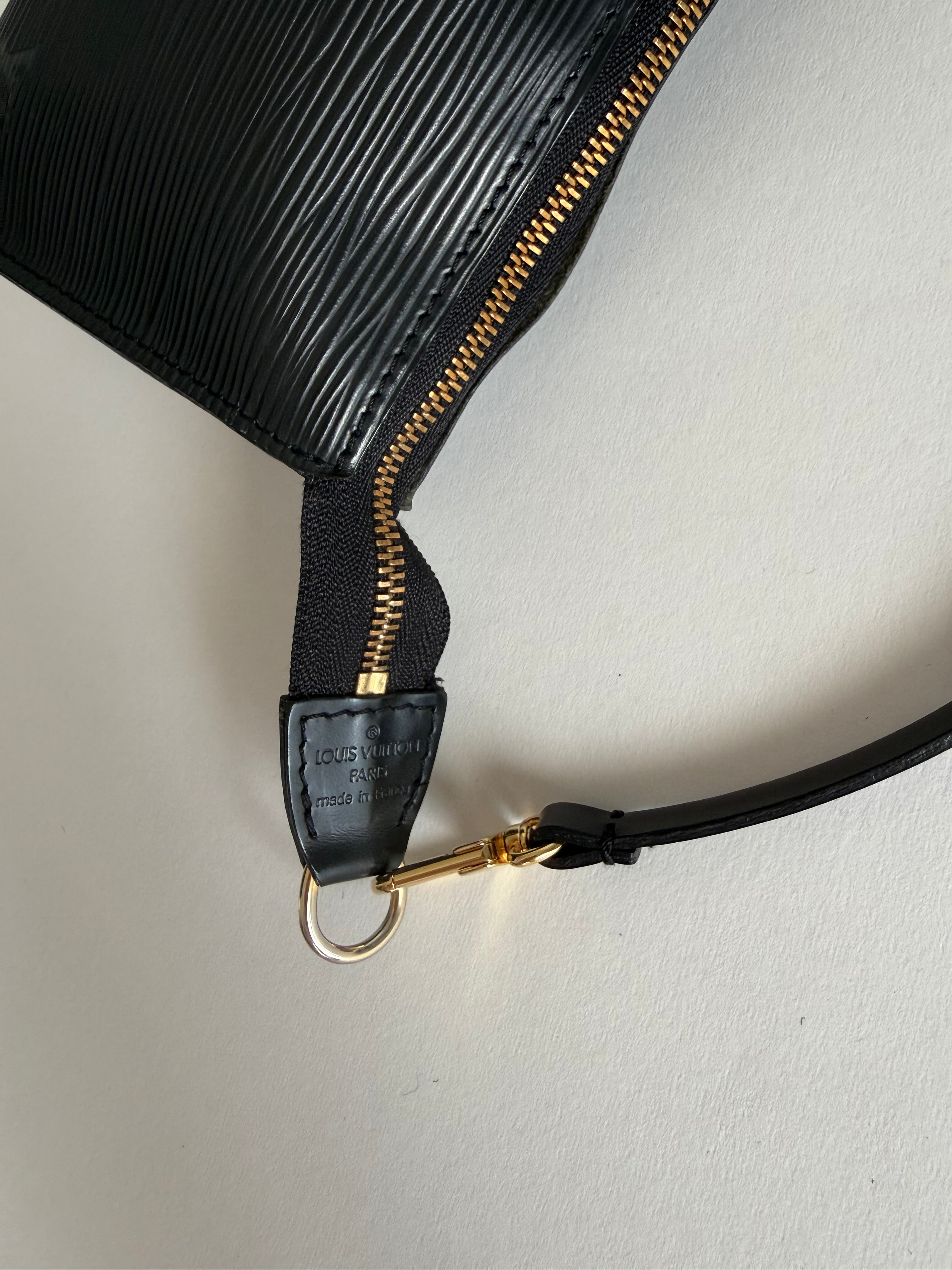 Louis Vuitton Epi pochette black