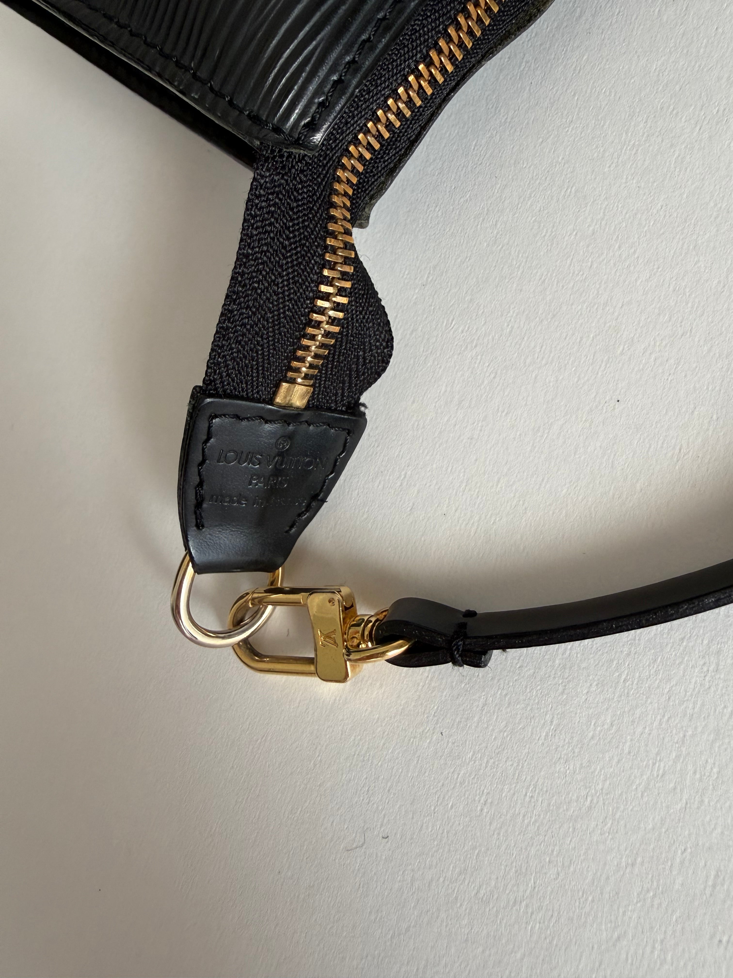 Louis Vuitton Epi pochette black