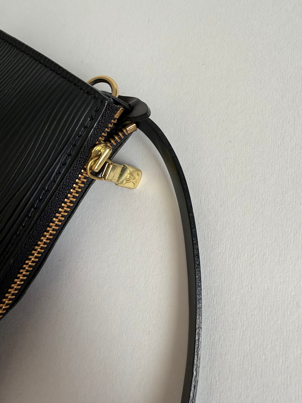 Louis Vuitton Epi pochette black