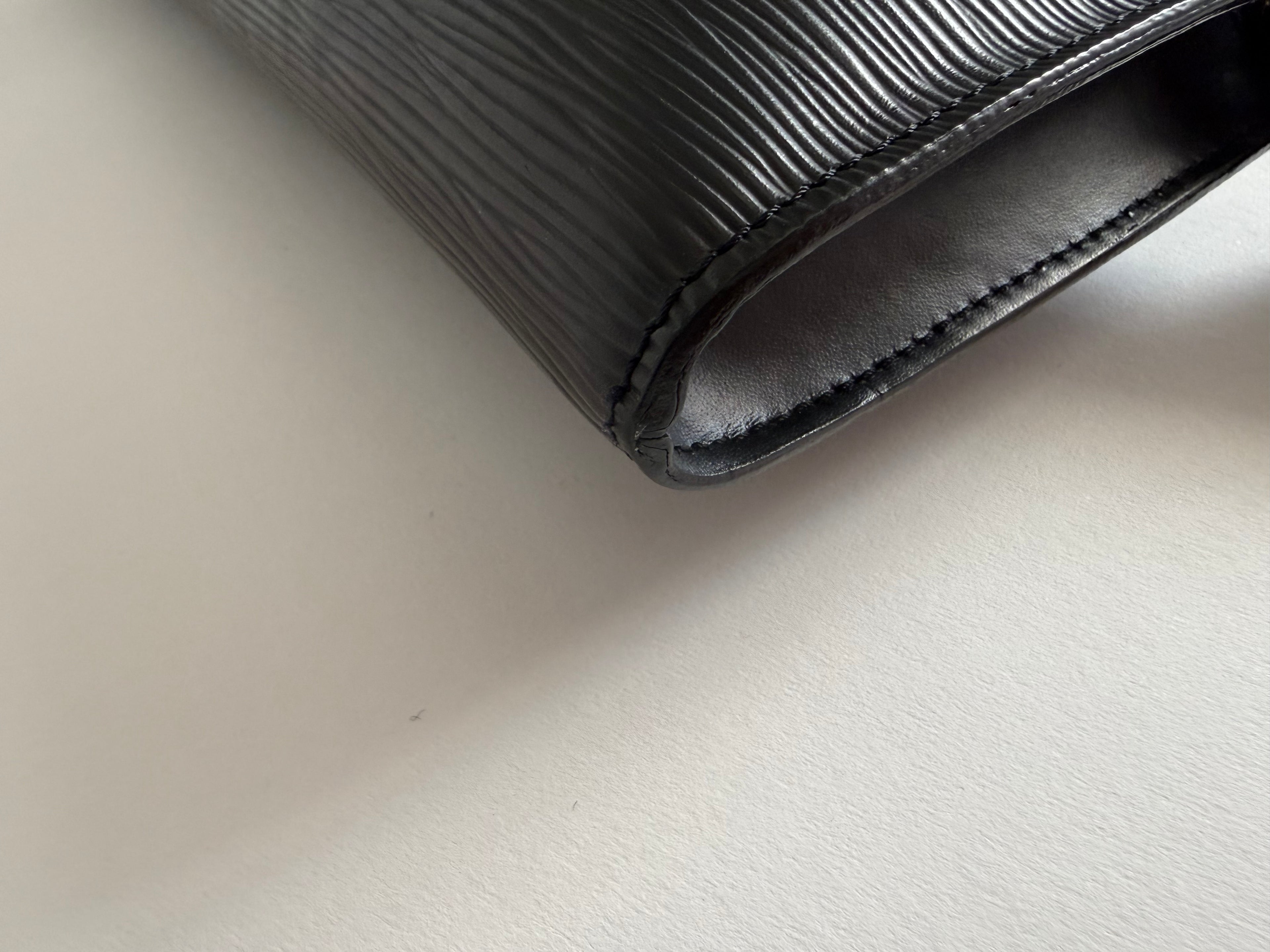 Louis Vuitton Epi pochette black
