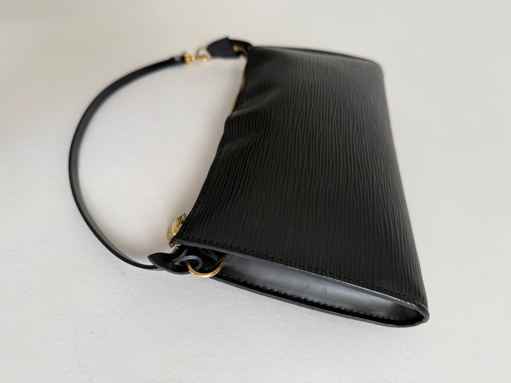 Louis Vuitton Epi pochette black