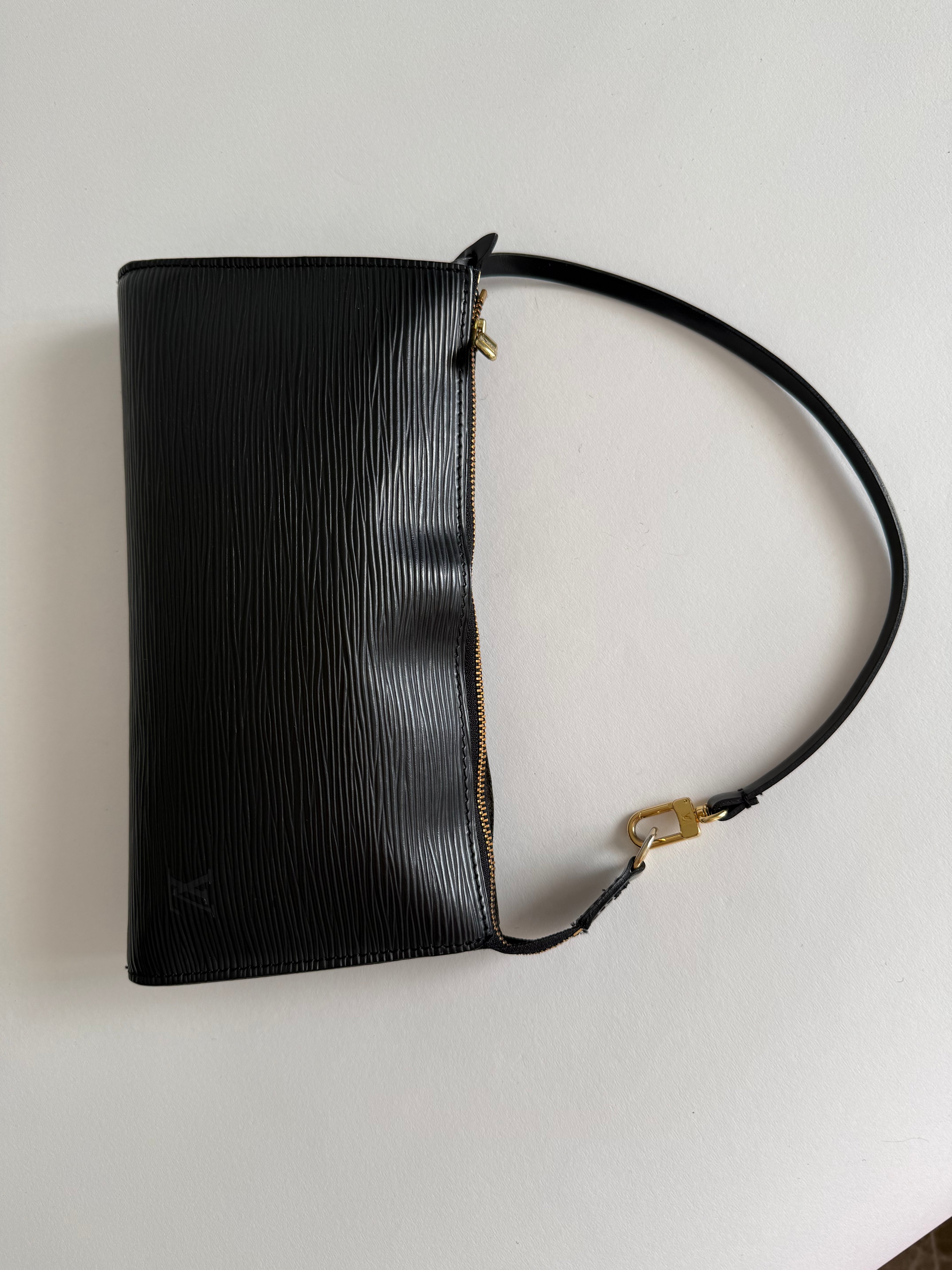 Louis Vuitton Epi pochette black