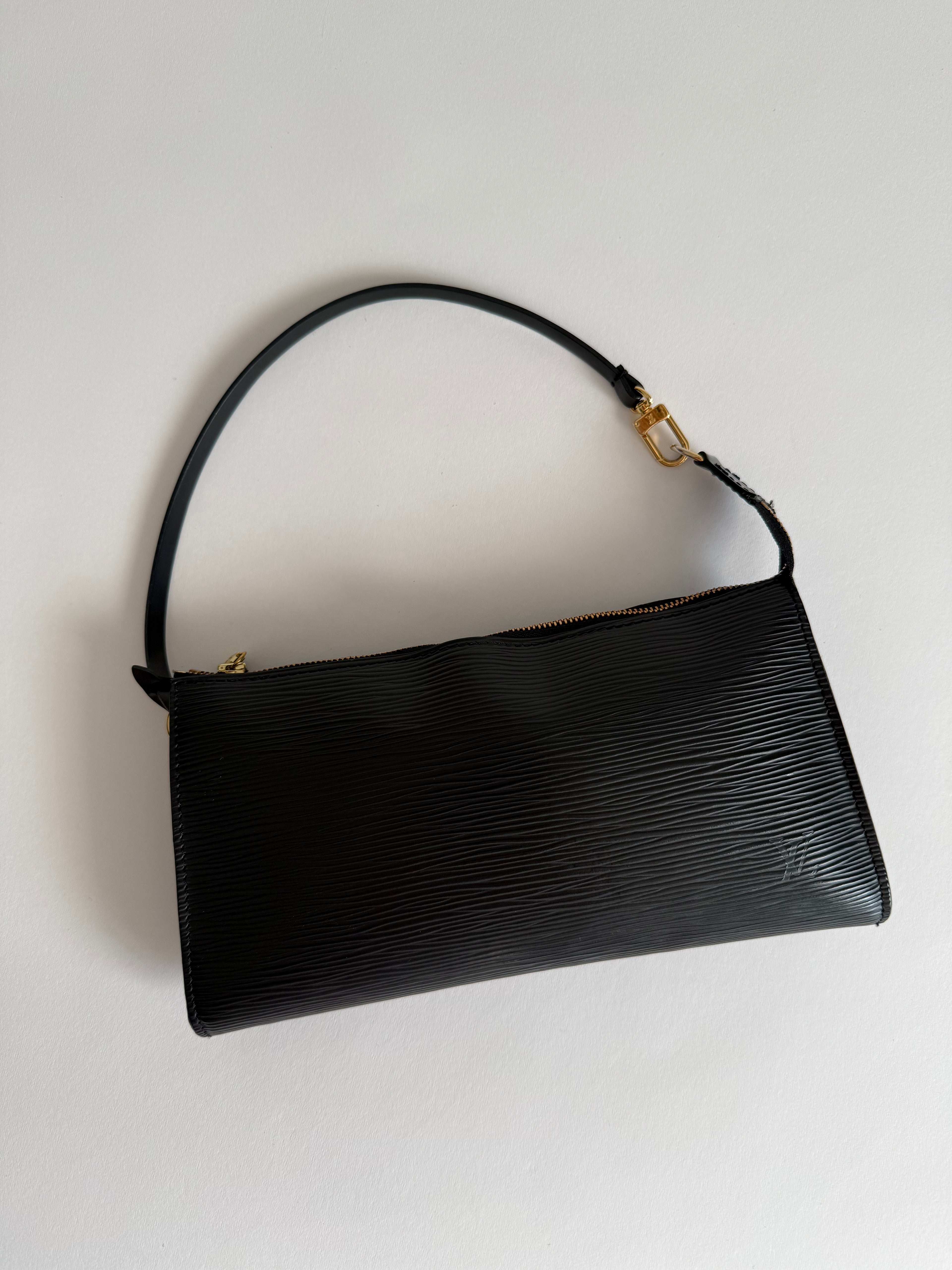 Louis Vuitton Epi pochette black