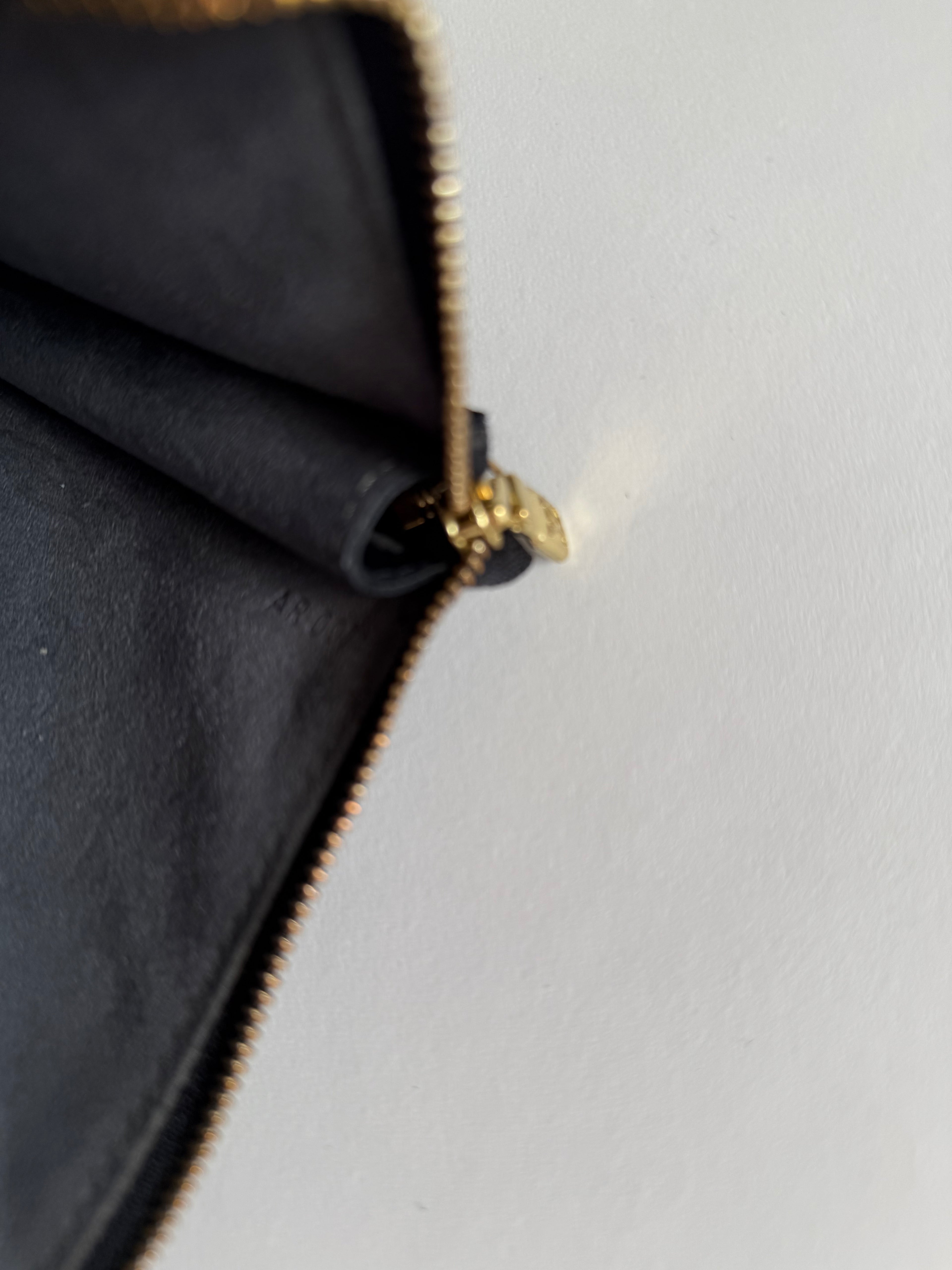 Louis Vuitton Epi pochette black