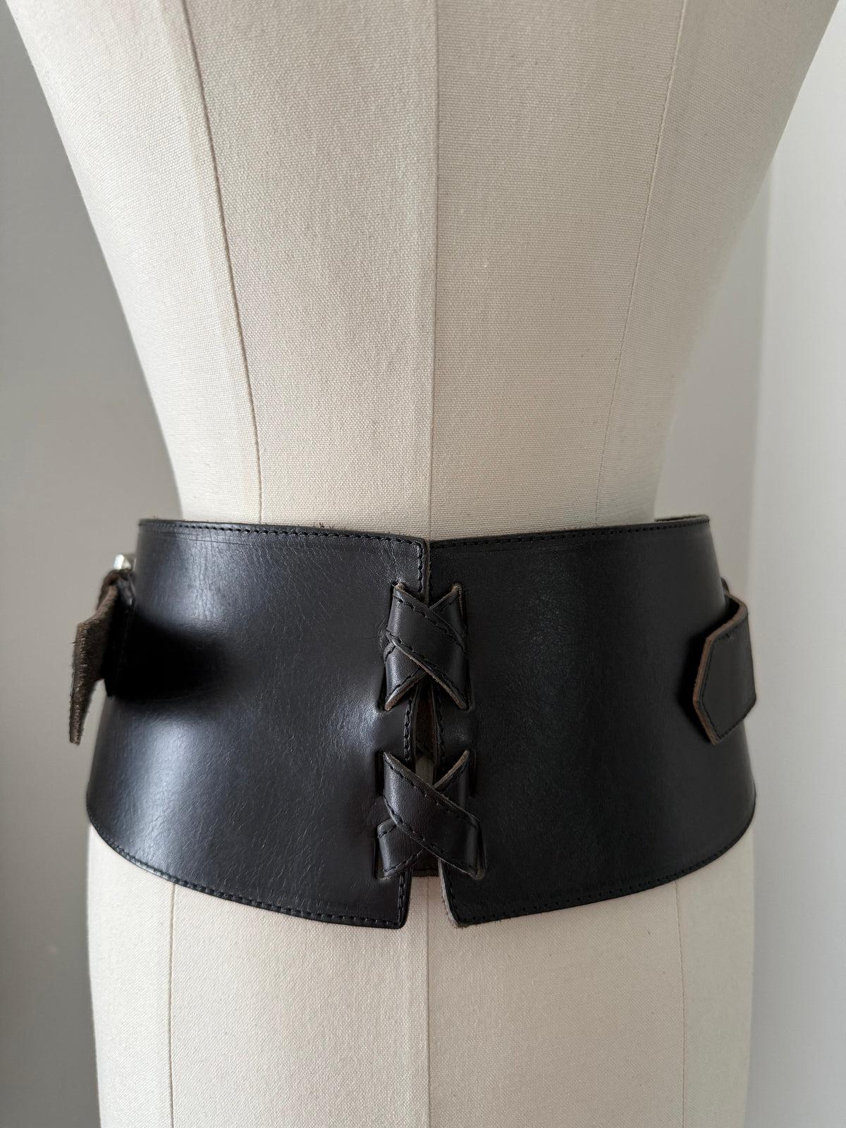 90s black belt wide high waist
