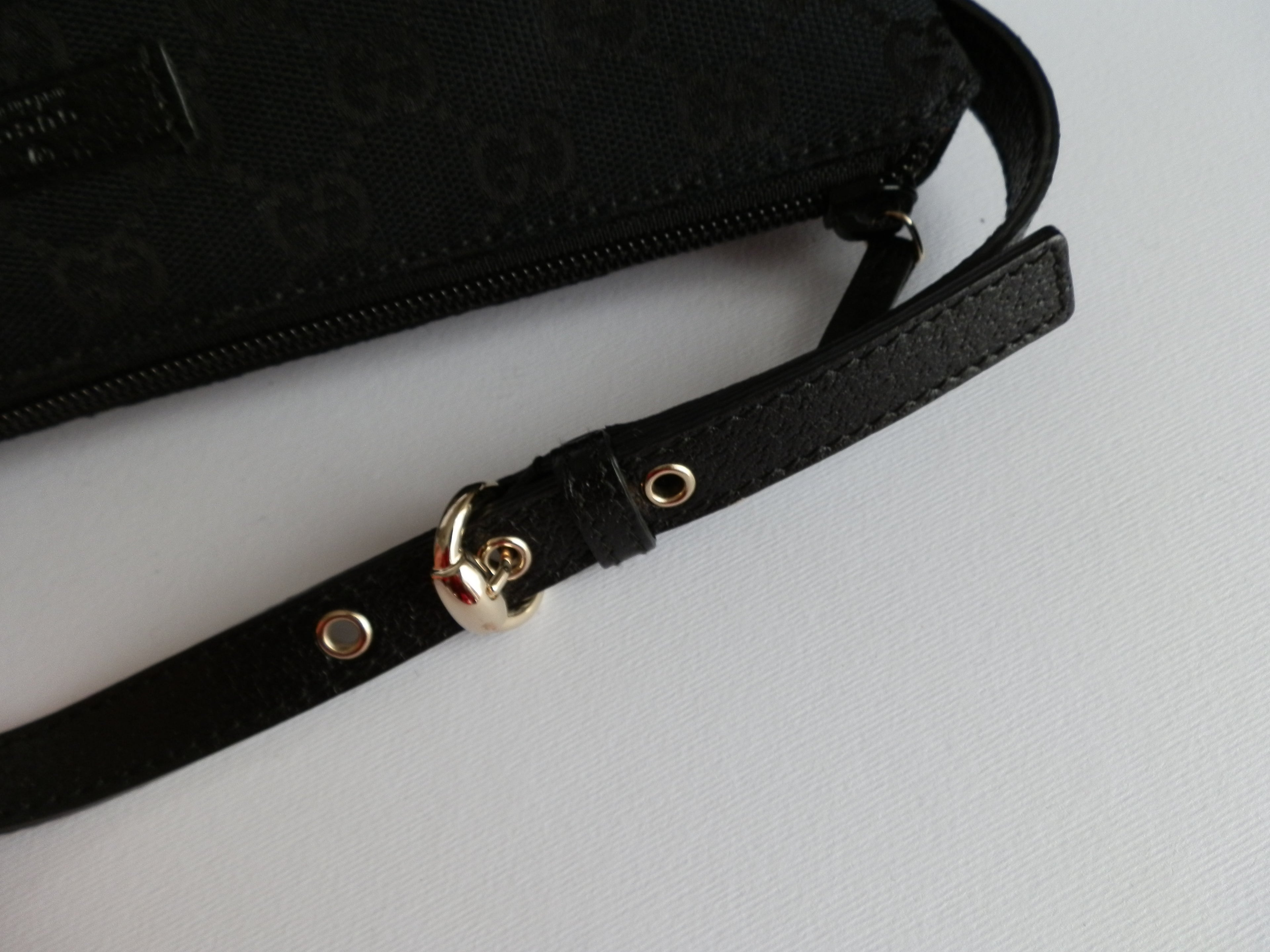 Gucci pochette black monogram