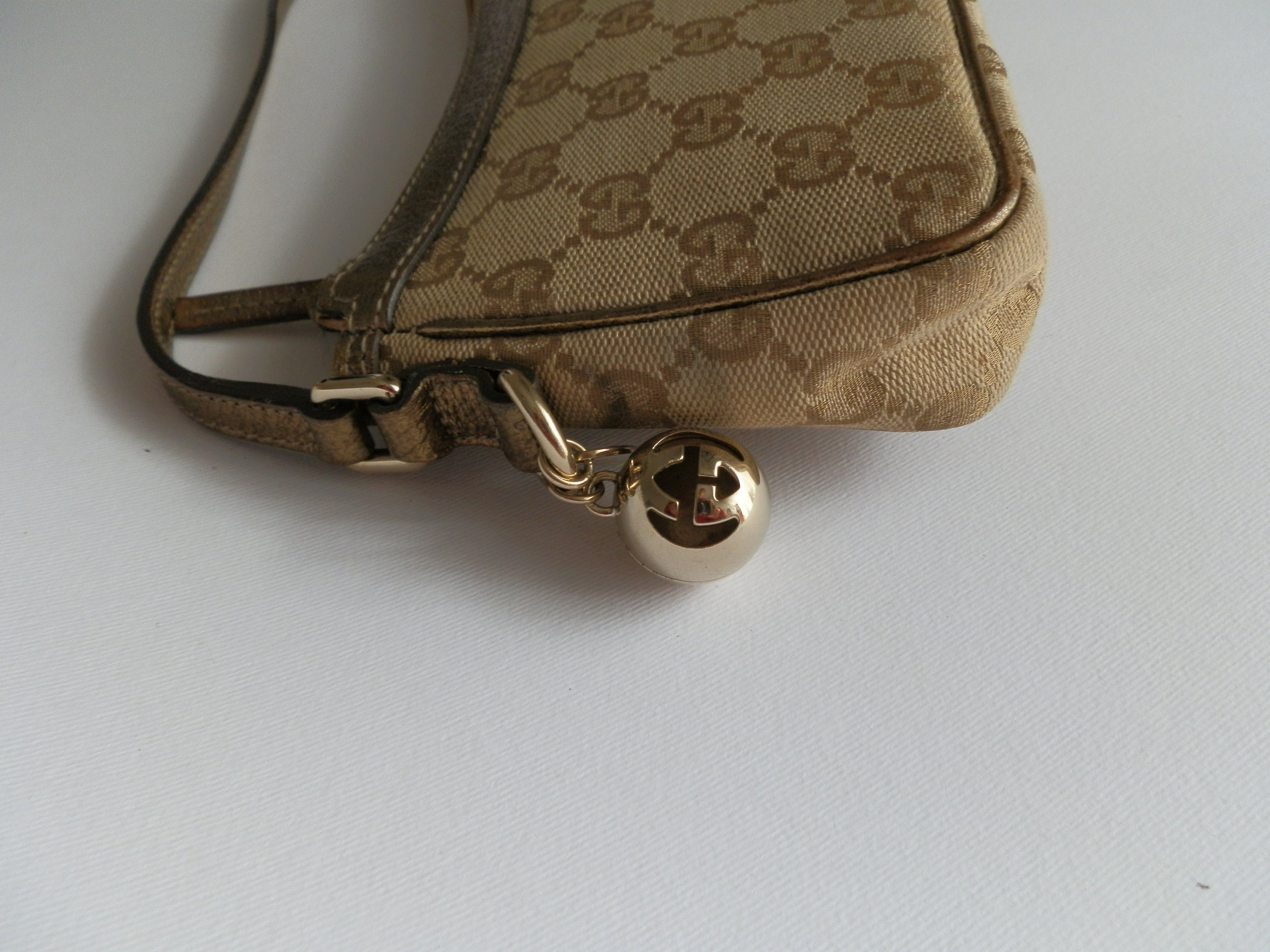 Gucci shoulder bag beige