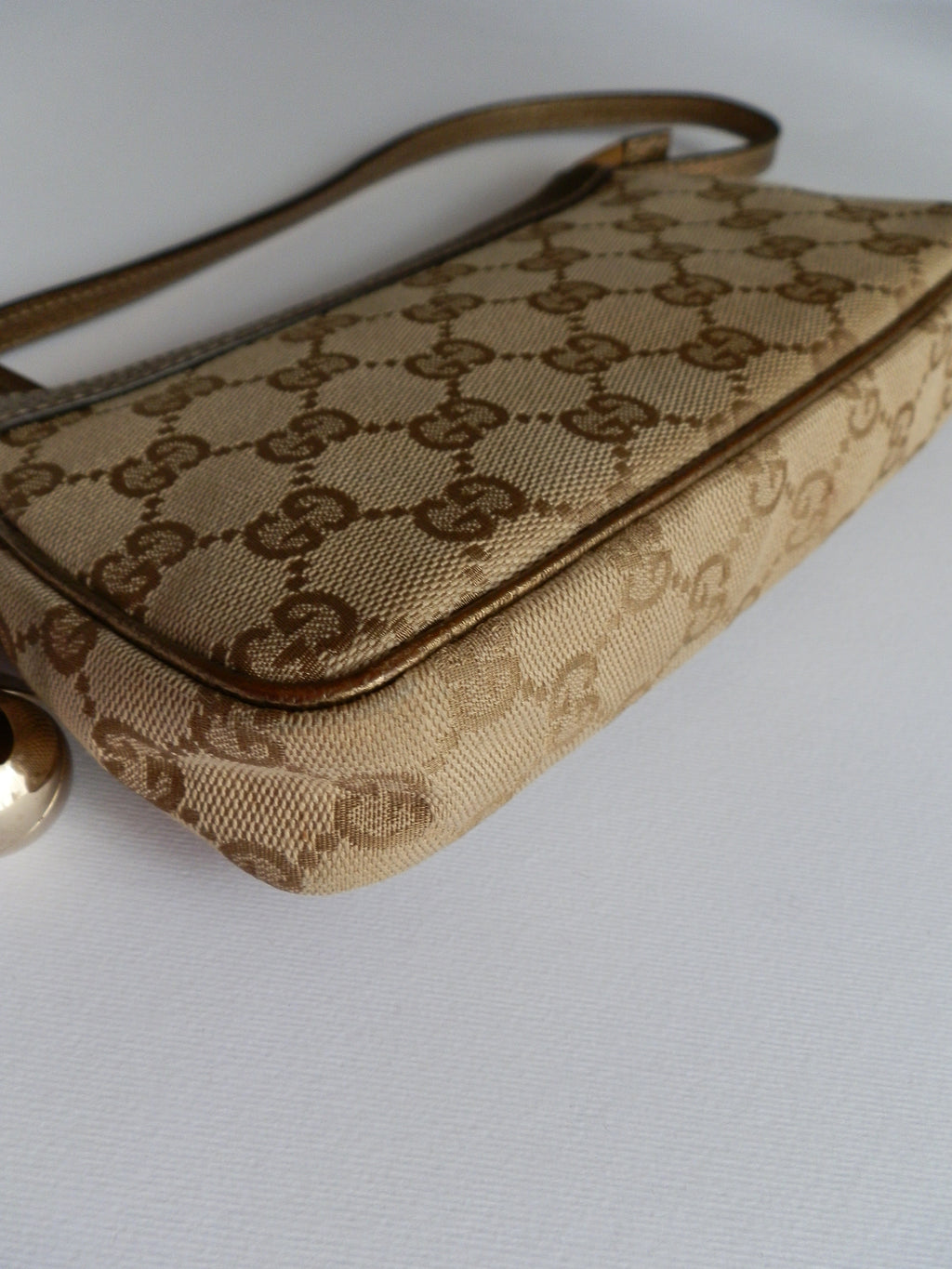 Gucci shoulder bag beige