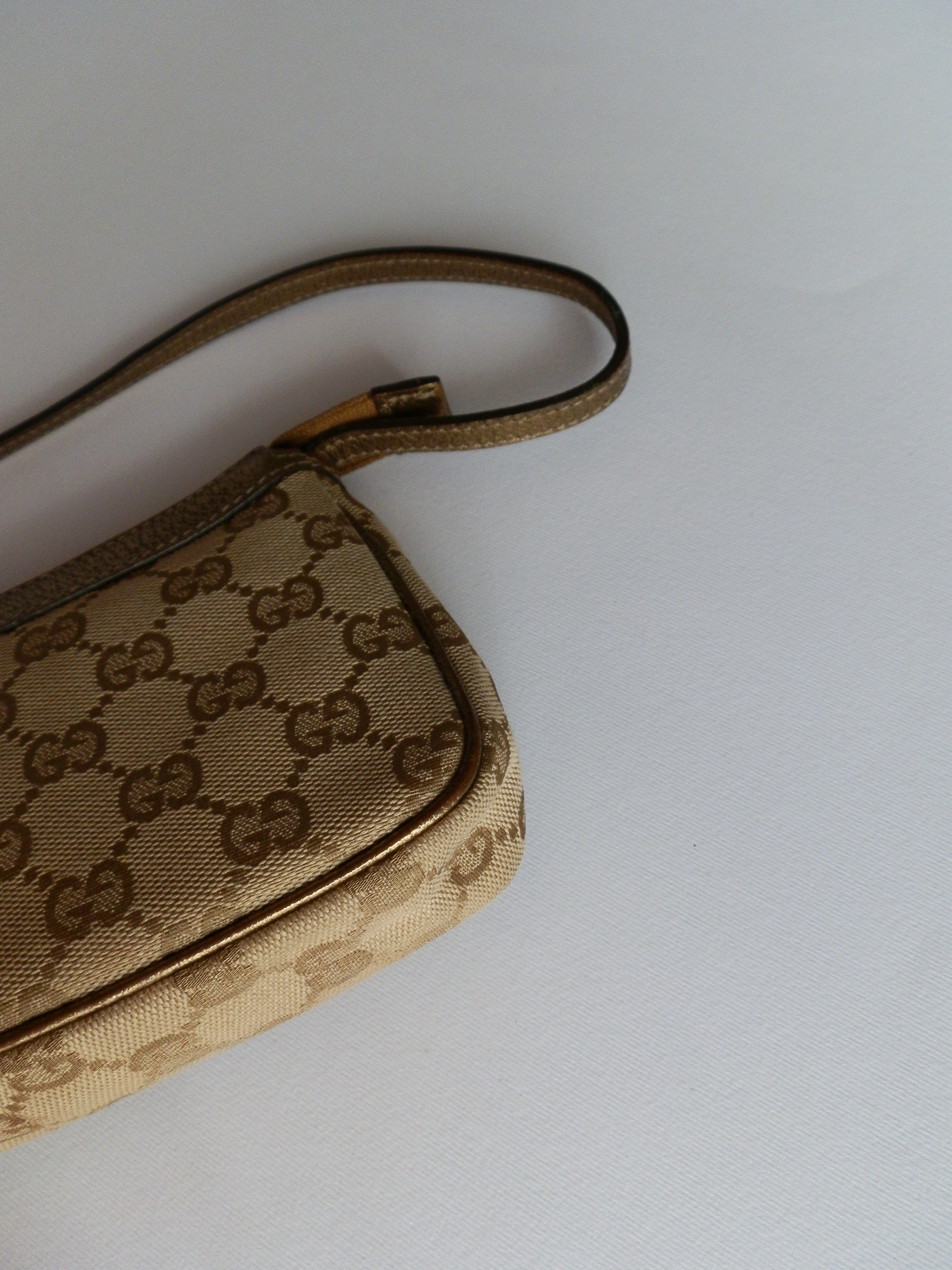 Gucci shoulder bag beige